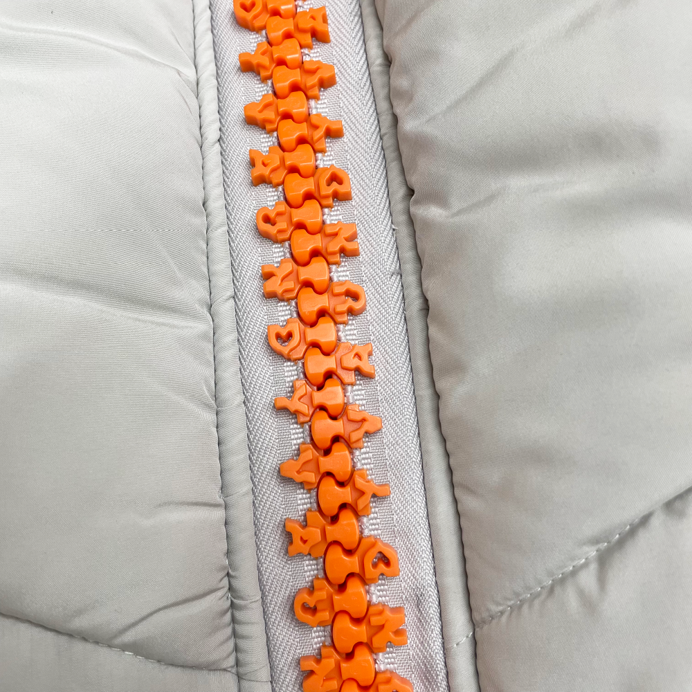 商品詳細ページ | Vaundy ONLINE STORE | Logo Down Vest 