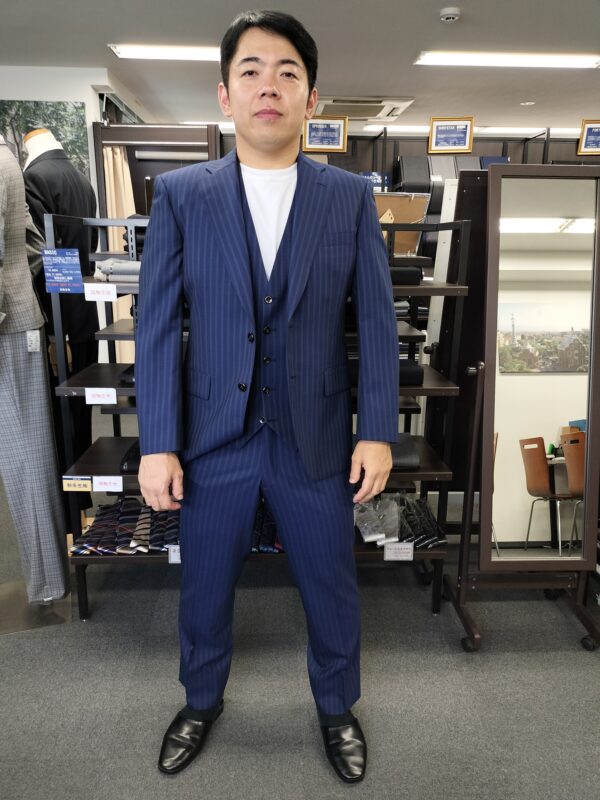 ネイビーストライプ 3つ揃えスーツ-大阪心斎橋店スーツコレクション