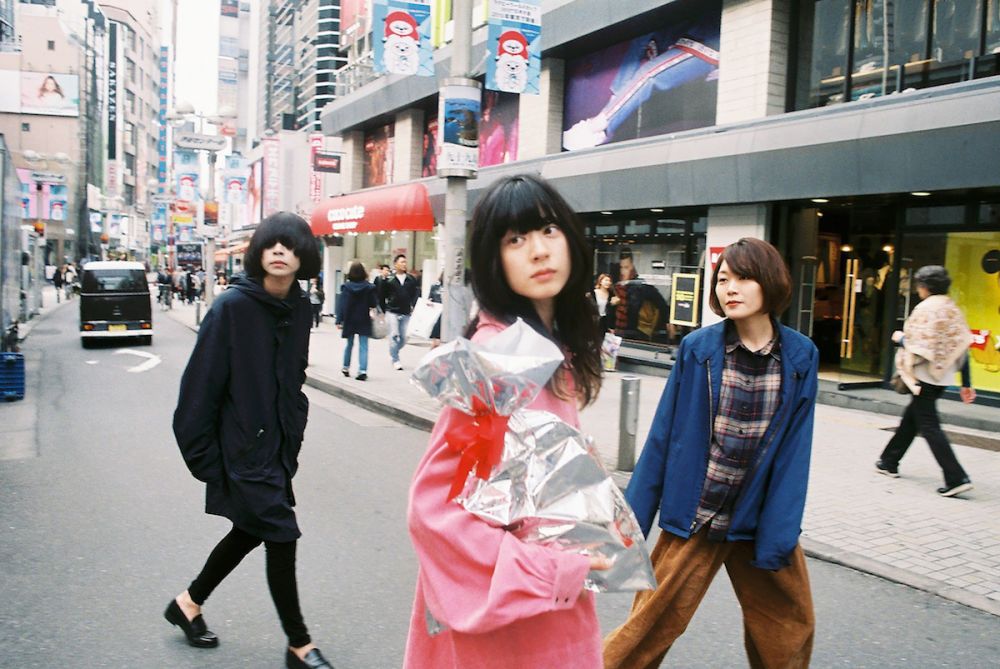 羊文学、12月にクリスマス・シングル「1999」配信限定リリース