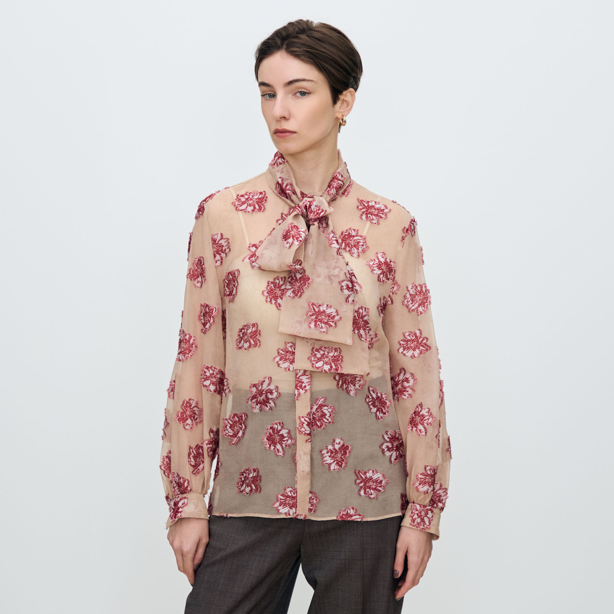 カットフラワージャカード ボリュームボウタイブラウス