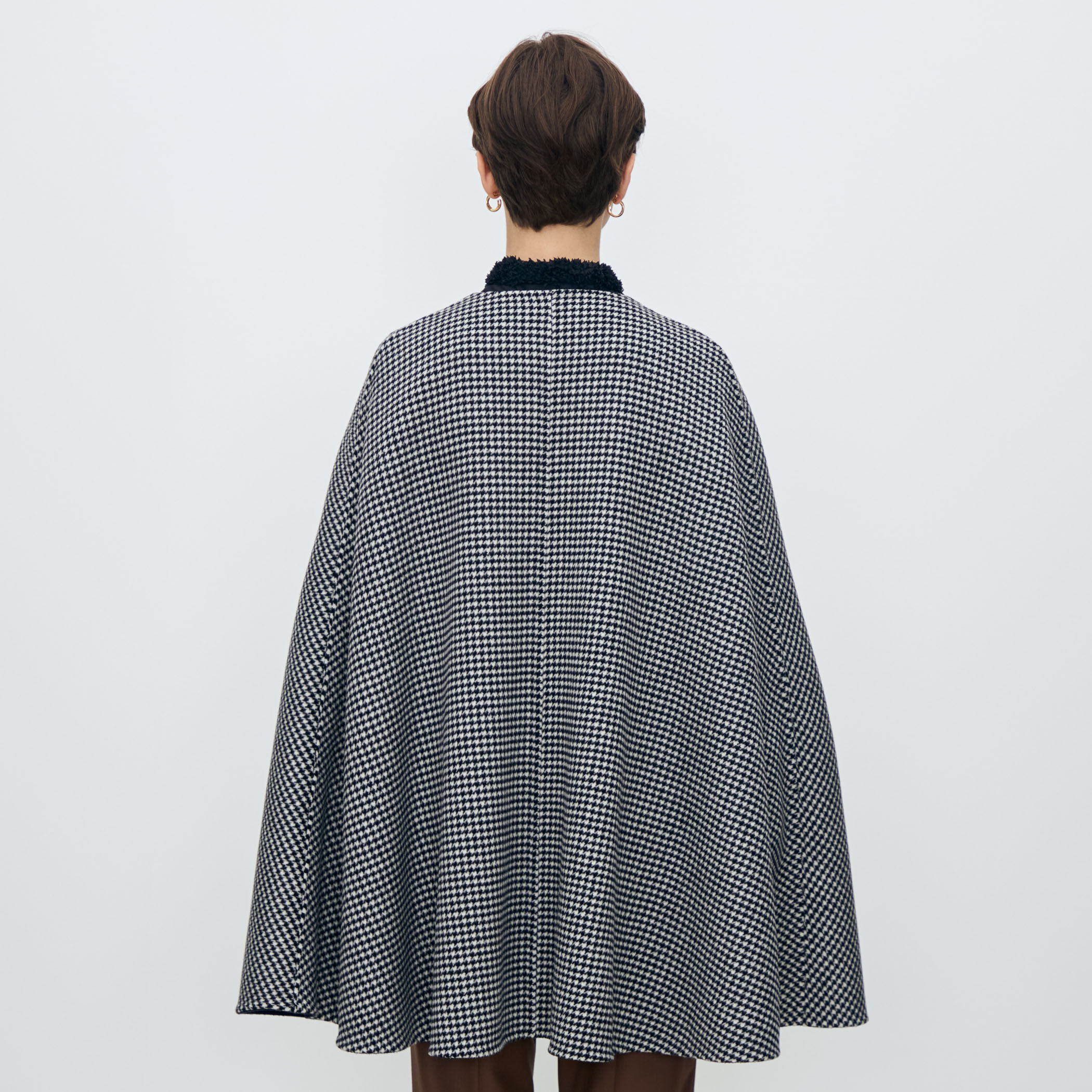 スーパーダブルフェイス リバーシブルマントコート｜トゥモローランド