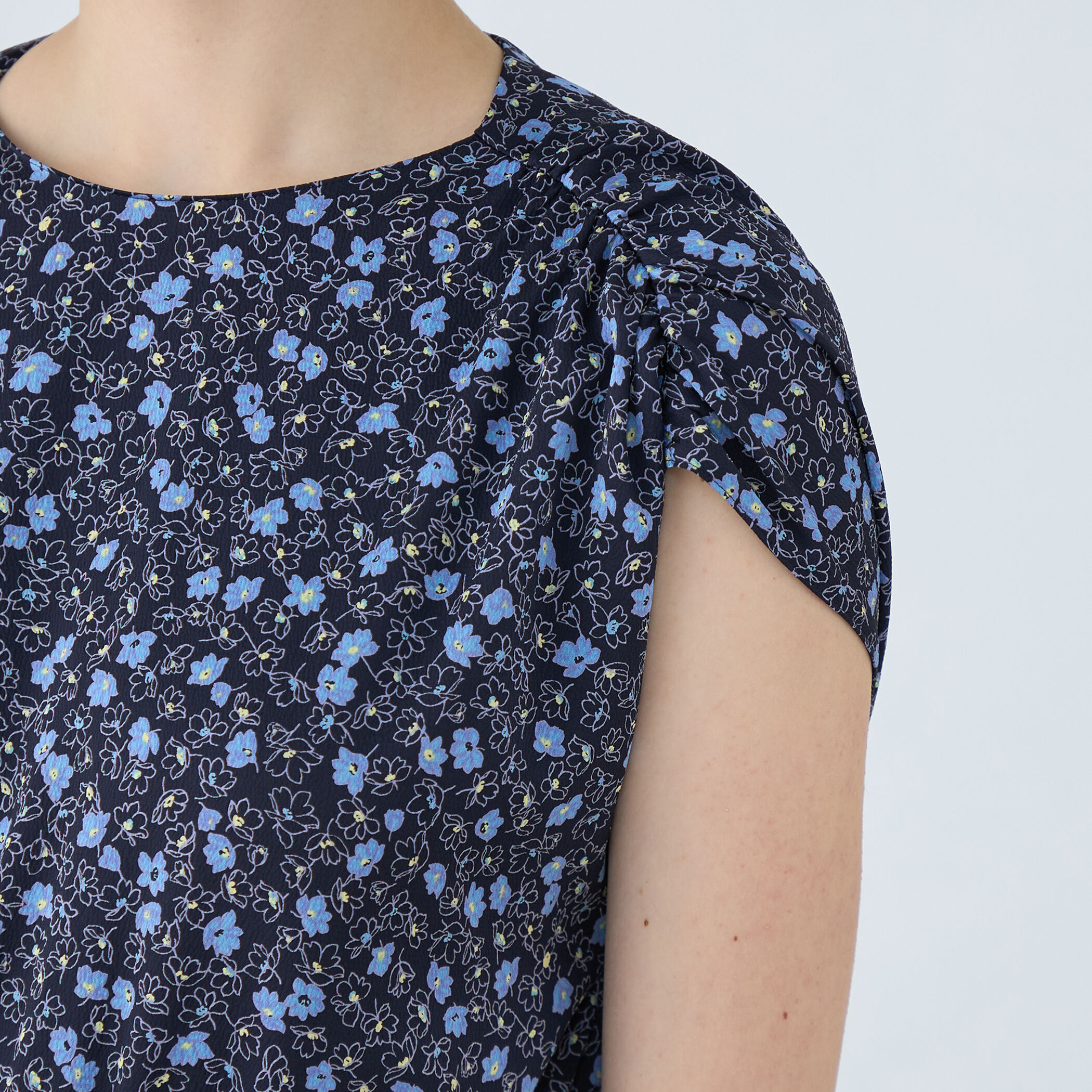 レジェフラワープリント ギャザートップワンピース｜トゥモローランド