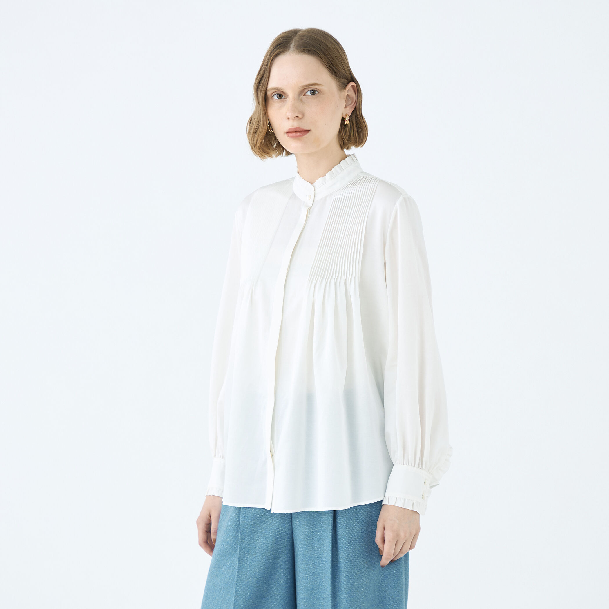 コットンシルクサテン ピンタックフリルブラウス｜トゥモローランド