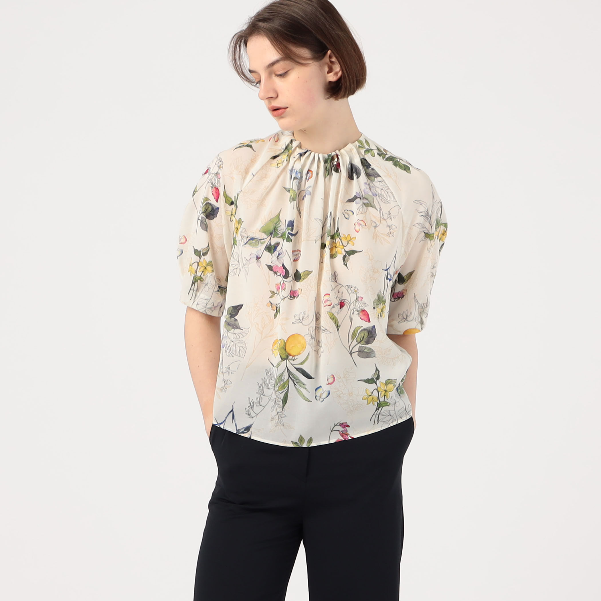 パピヨンフラワープリント パフスリーブブラウス｜トゥモローランド