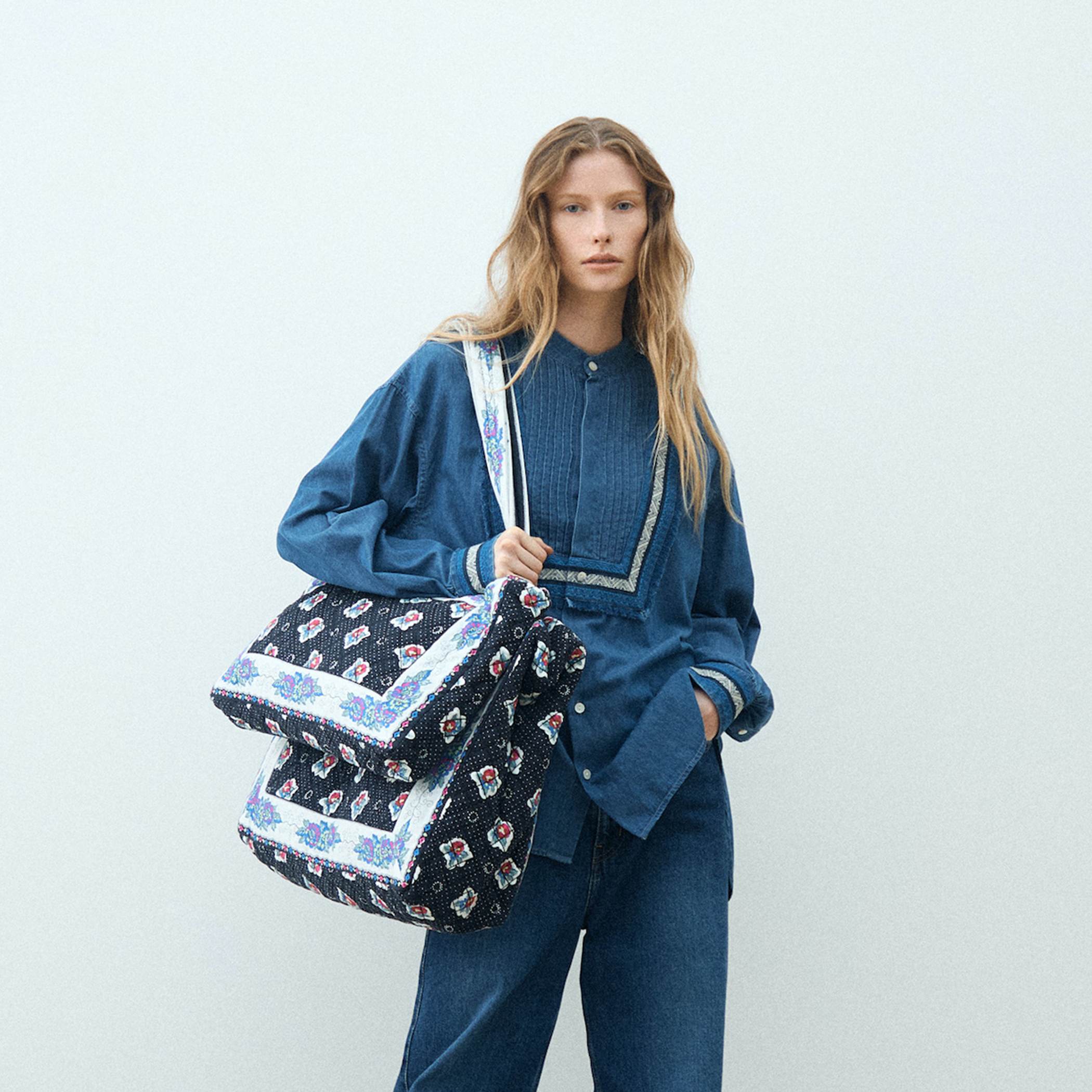 ラインエンブロイダリー ピンタックシャツ｜トゥモローランド 公式通販