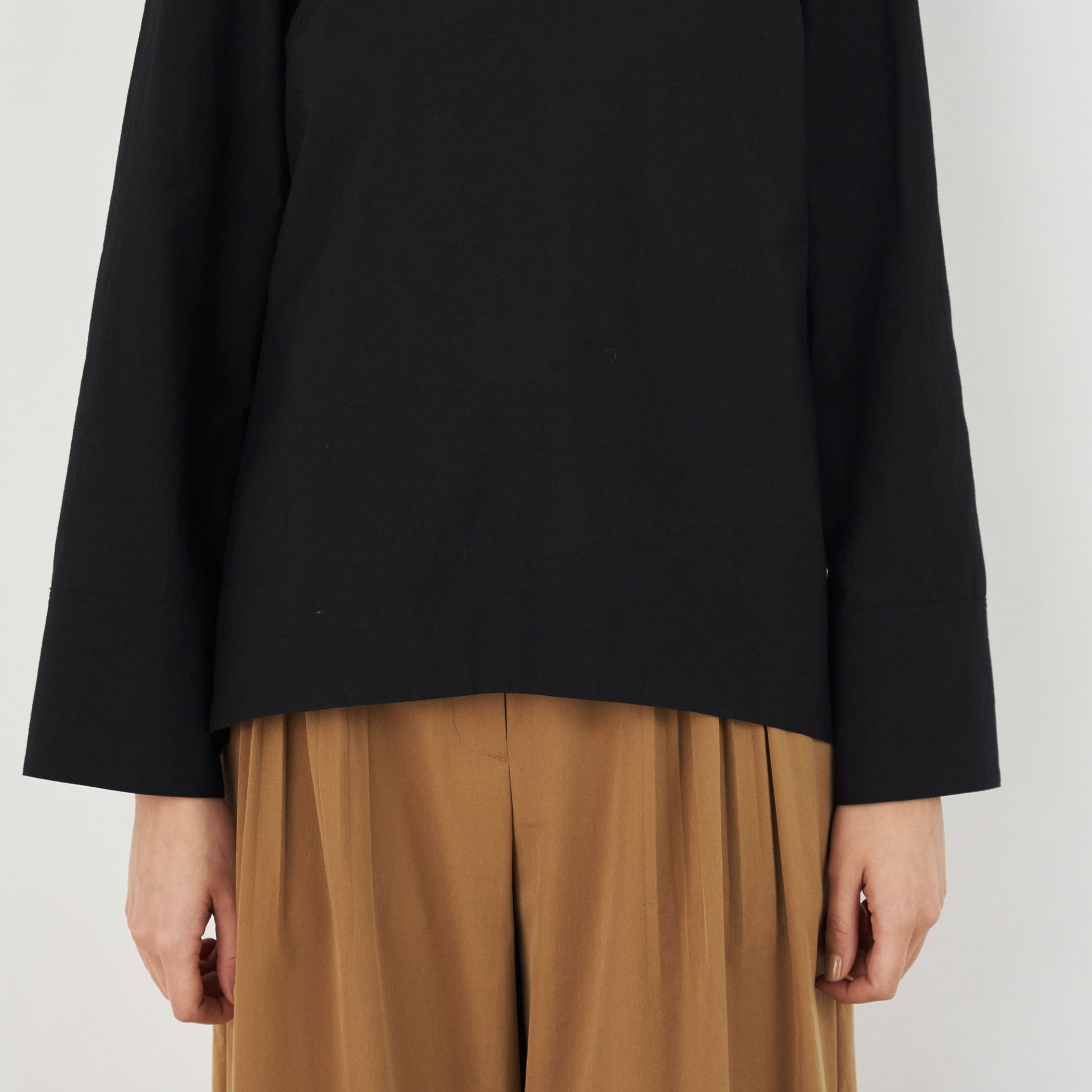 コットンナイロンシアータフタ バックプリーツブラウス