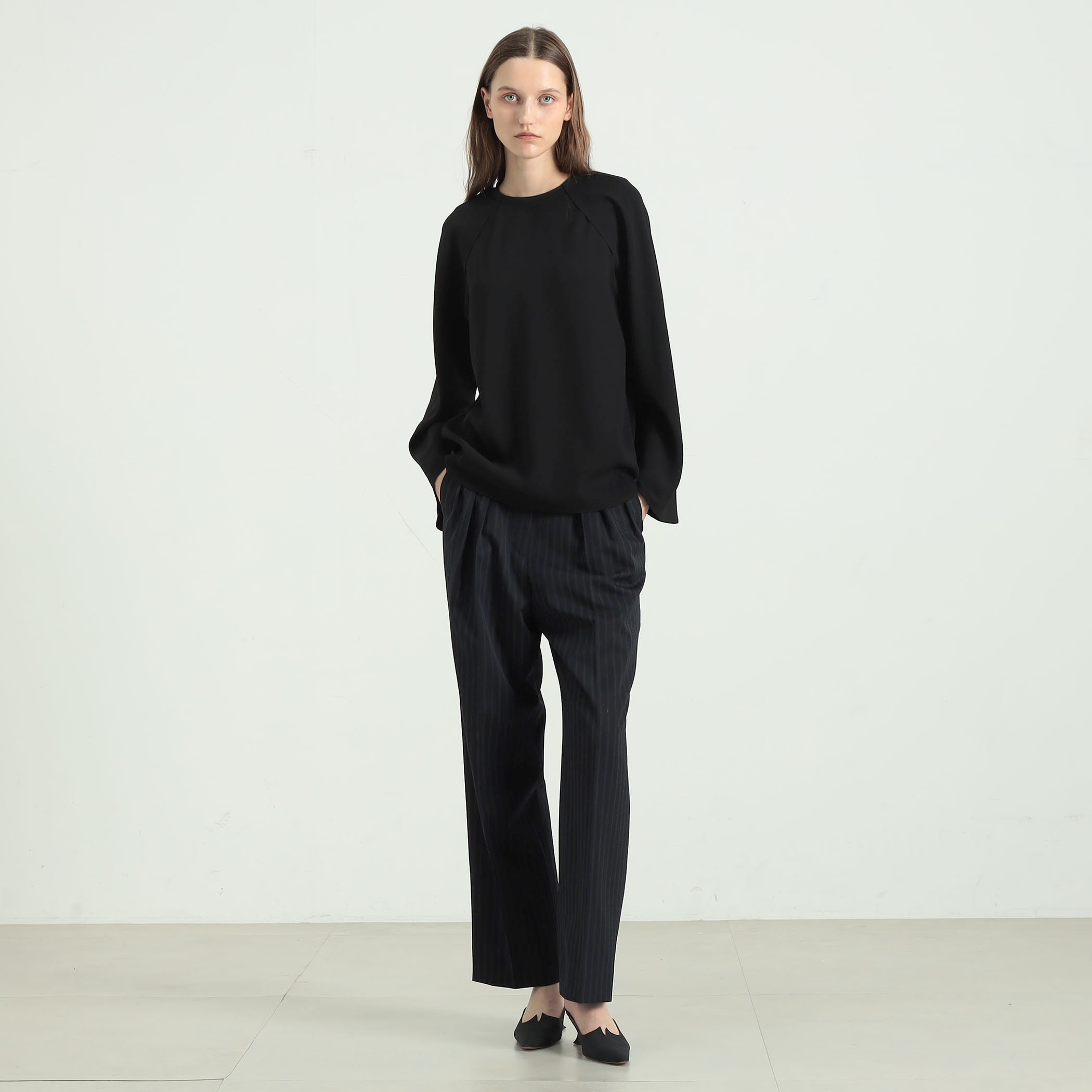 ジョーゼットサテン 2WAYポンチョブラウス｜トゥモローランド 公式通販