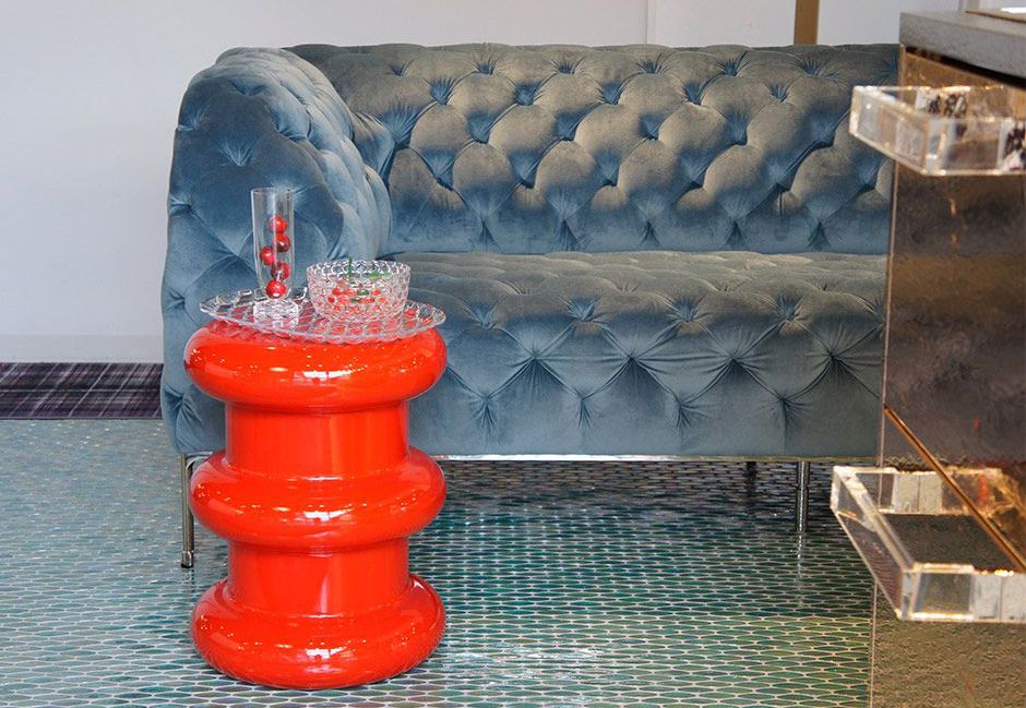 サイドテーブルにもなる！マルチな活躍をするKartellのスツール6選