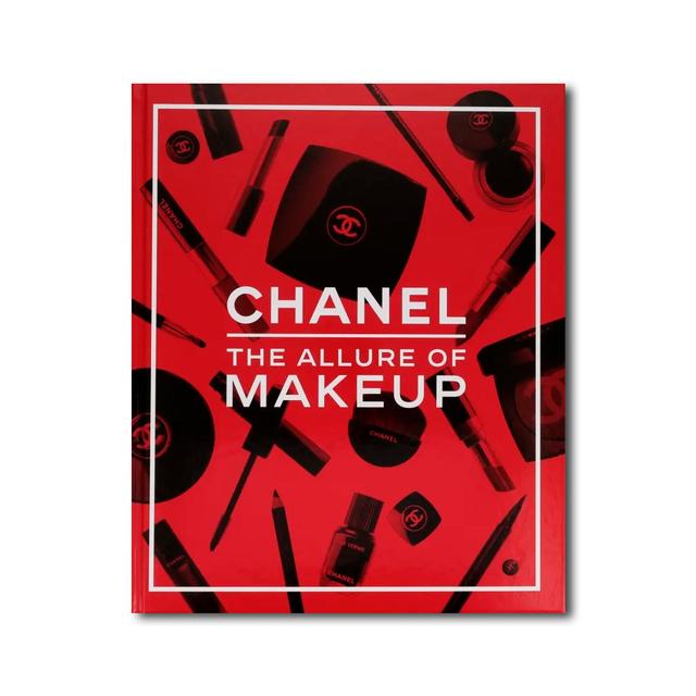 Chanel. The Allure of Makeup シャネルのメイクアップに特化した書籍