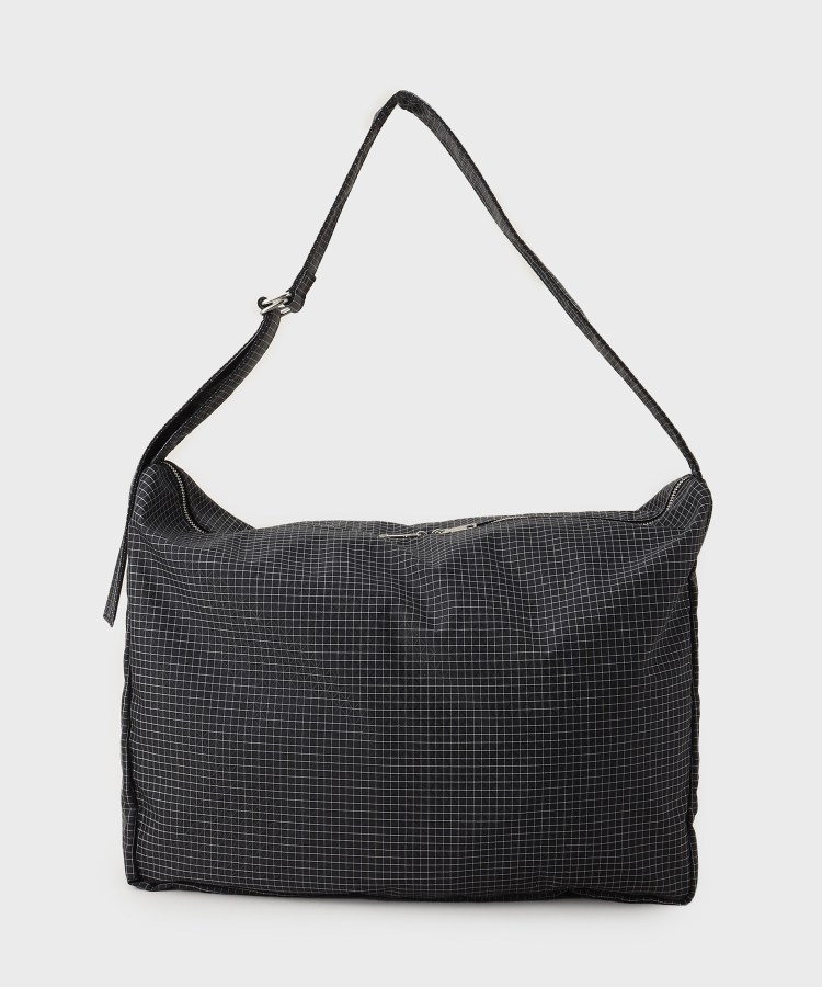 ルーズビッグショルダーバッグ／たすき掛け／ビッグ／A4サイズ収納可能