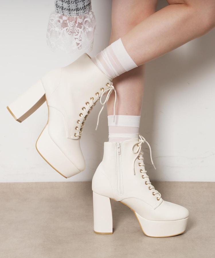 ラク盛り／ショートブーツ】リピーター続出／脚長美脚 厚底レース