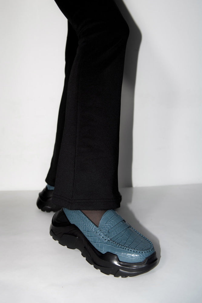 Regulated Gravity-crocodile textured pattern Blue – AKIKOAOKI