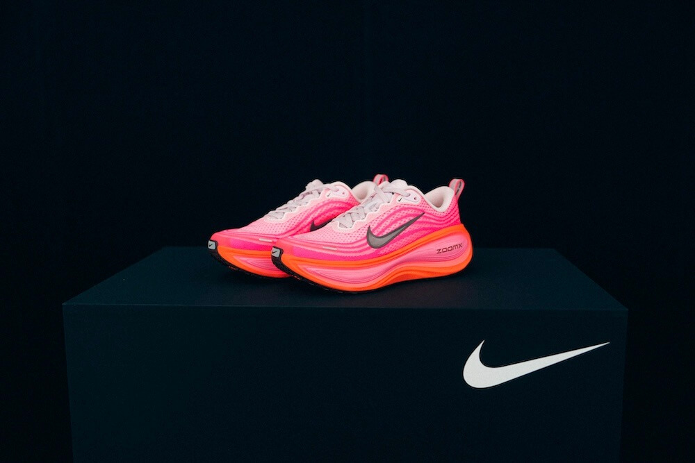 さらに厚く柔らかく快適に。NIKE VOMERO PLUS（ナイキ ボメロ プラス