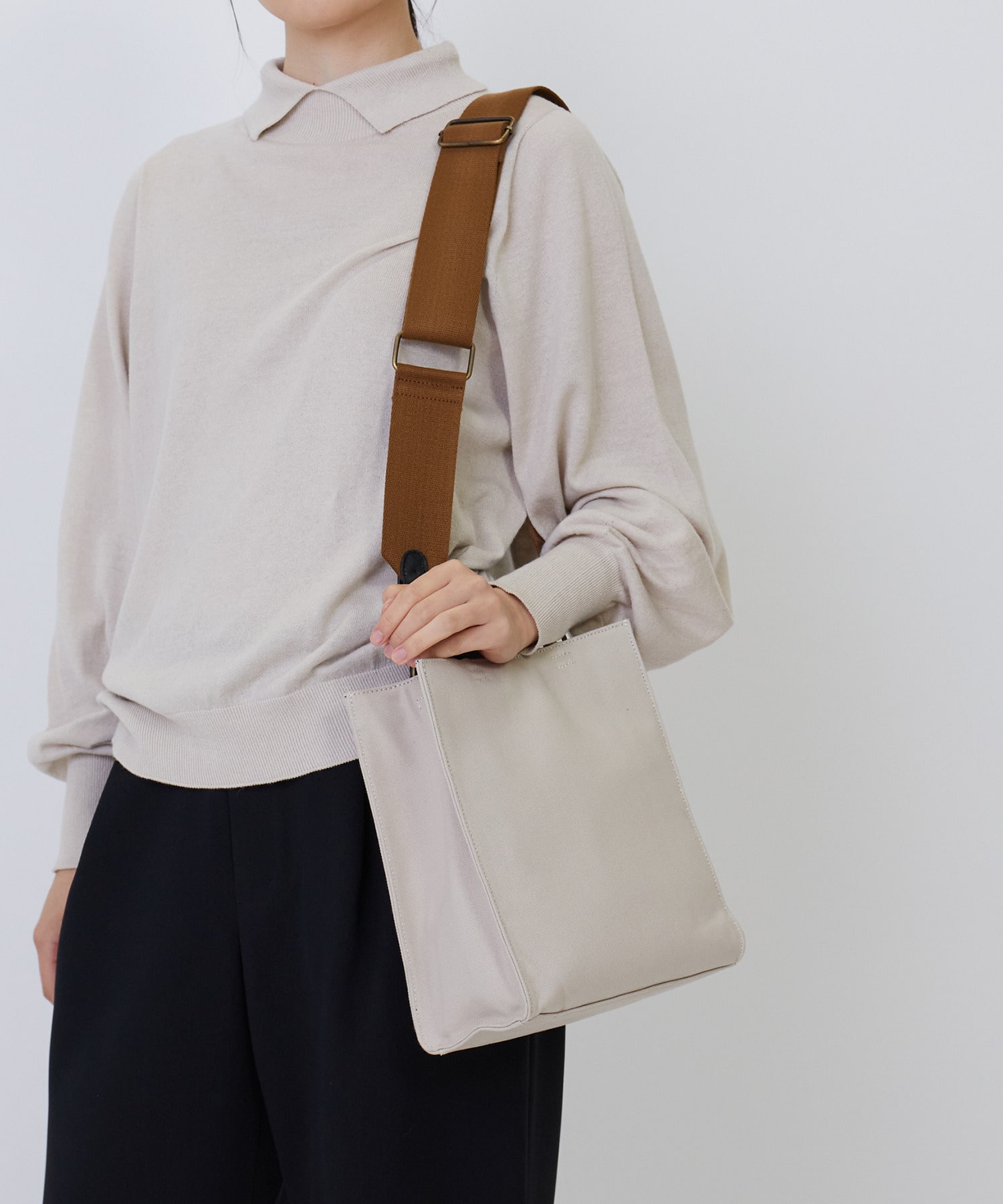 2WAY】スクエアキャンバスショルダーバッグ｜BIGI online store - ビギ