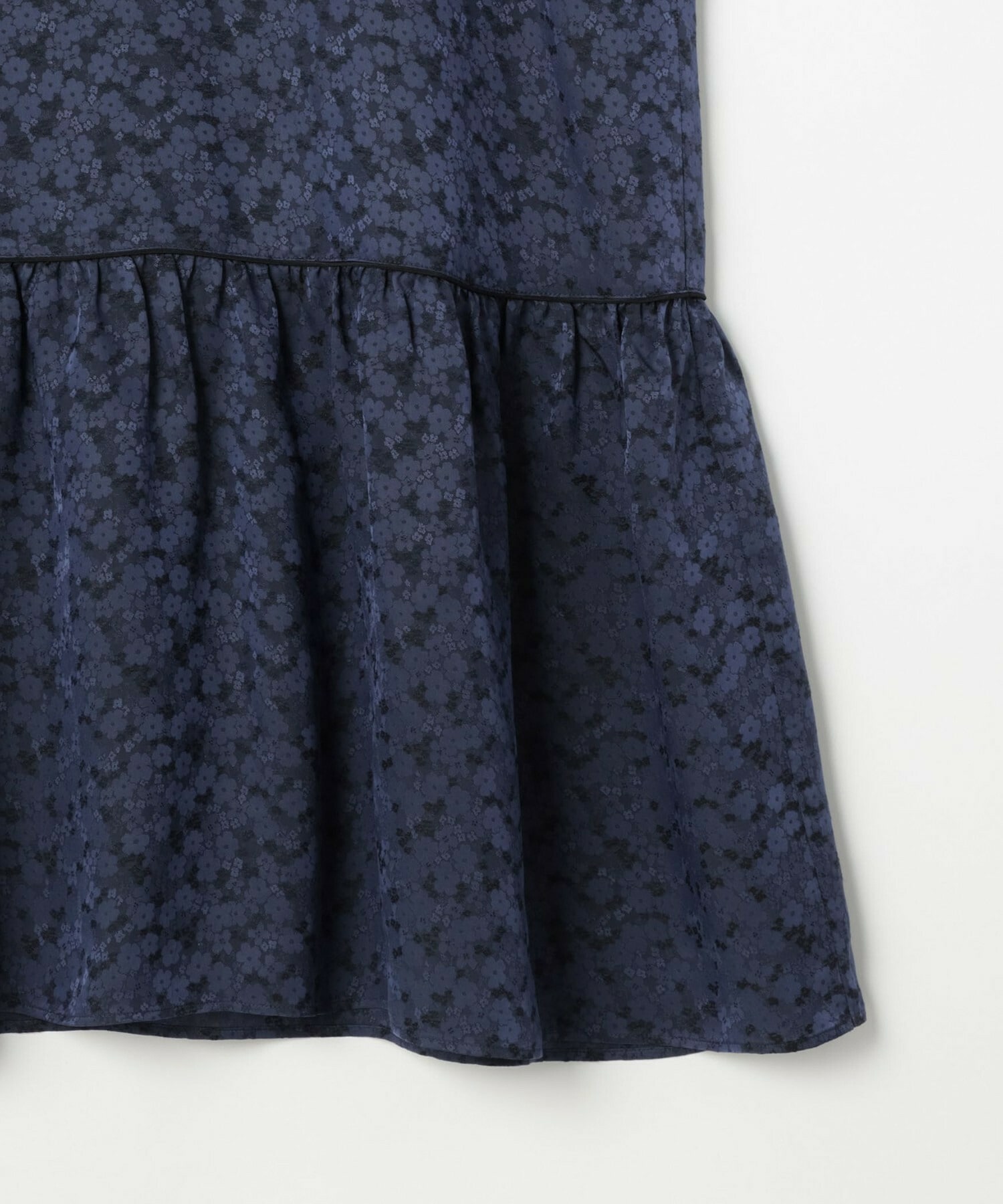 feerique フラワージャガードVネックワンピース｜BIGI online store