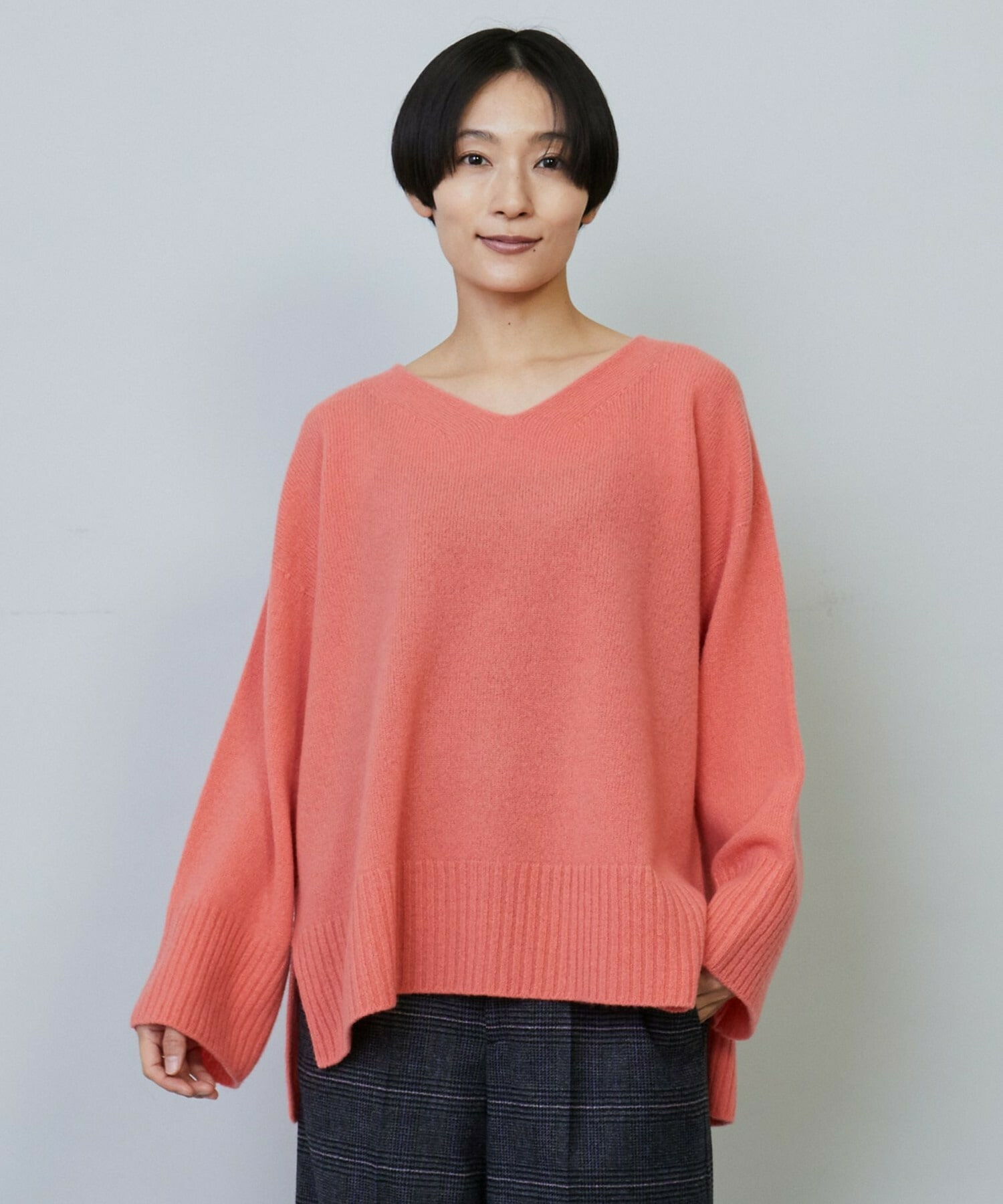 クーマラムVネックニット｜BIGI online store - ビギ オンラインストア