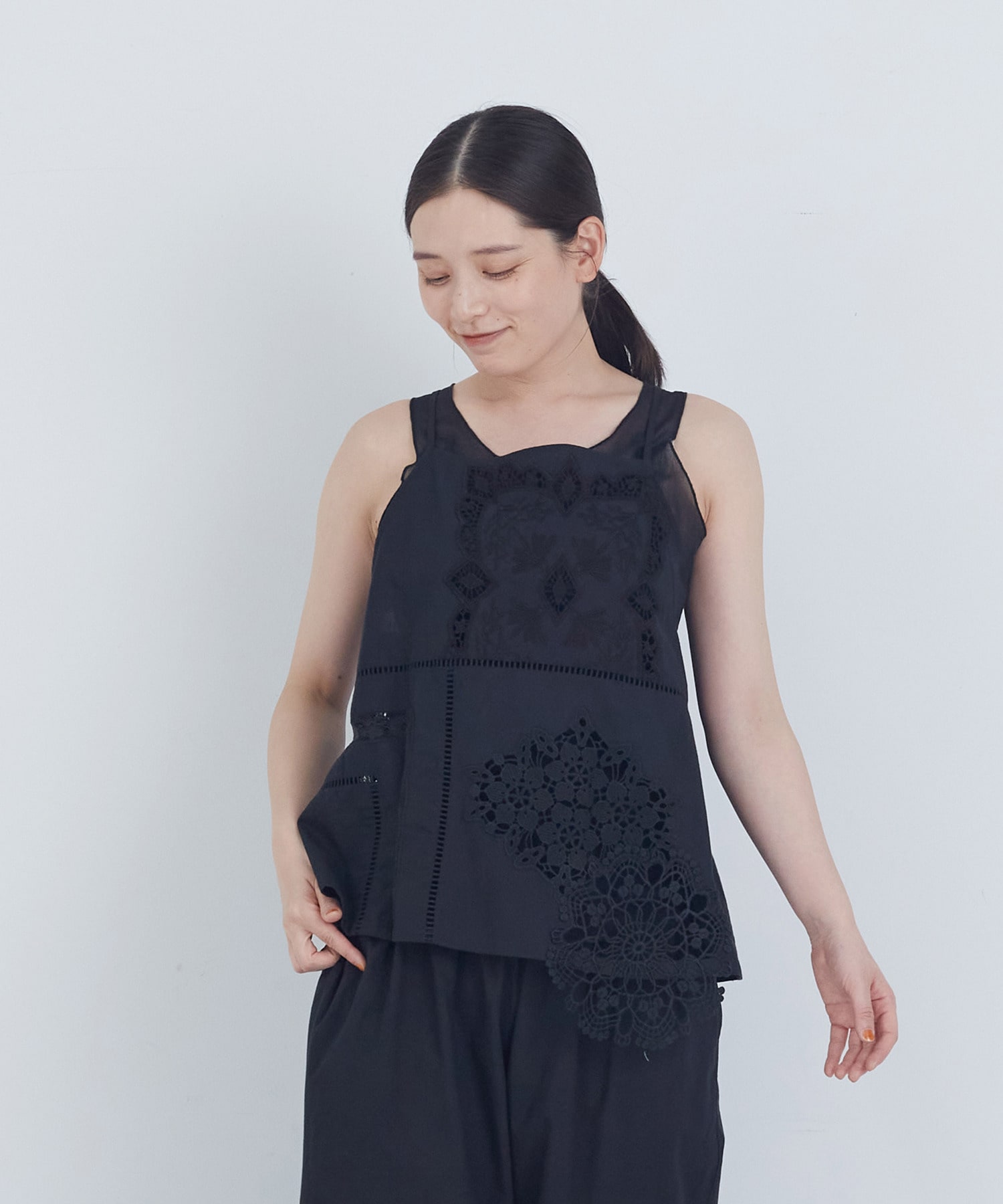 ポプリン刺繍キャミソール｜BIGI online store - ビギ オンラインストア