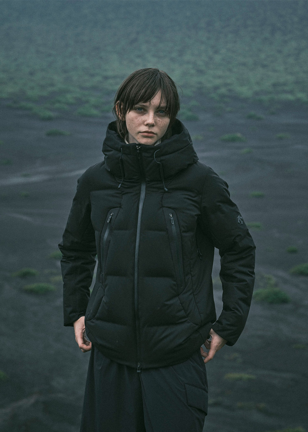 水沢ダウン 水沢ダウン シャトル 黒 シャトル デサントオルテライン