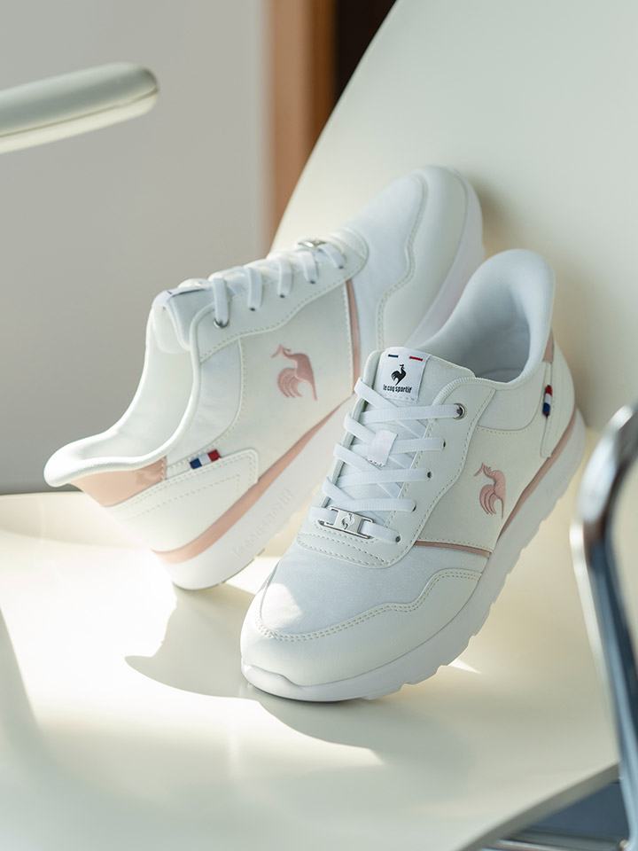 さっと履けて、ワイド設計（3E相当）がうれしい上品スニーカー