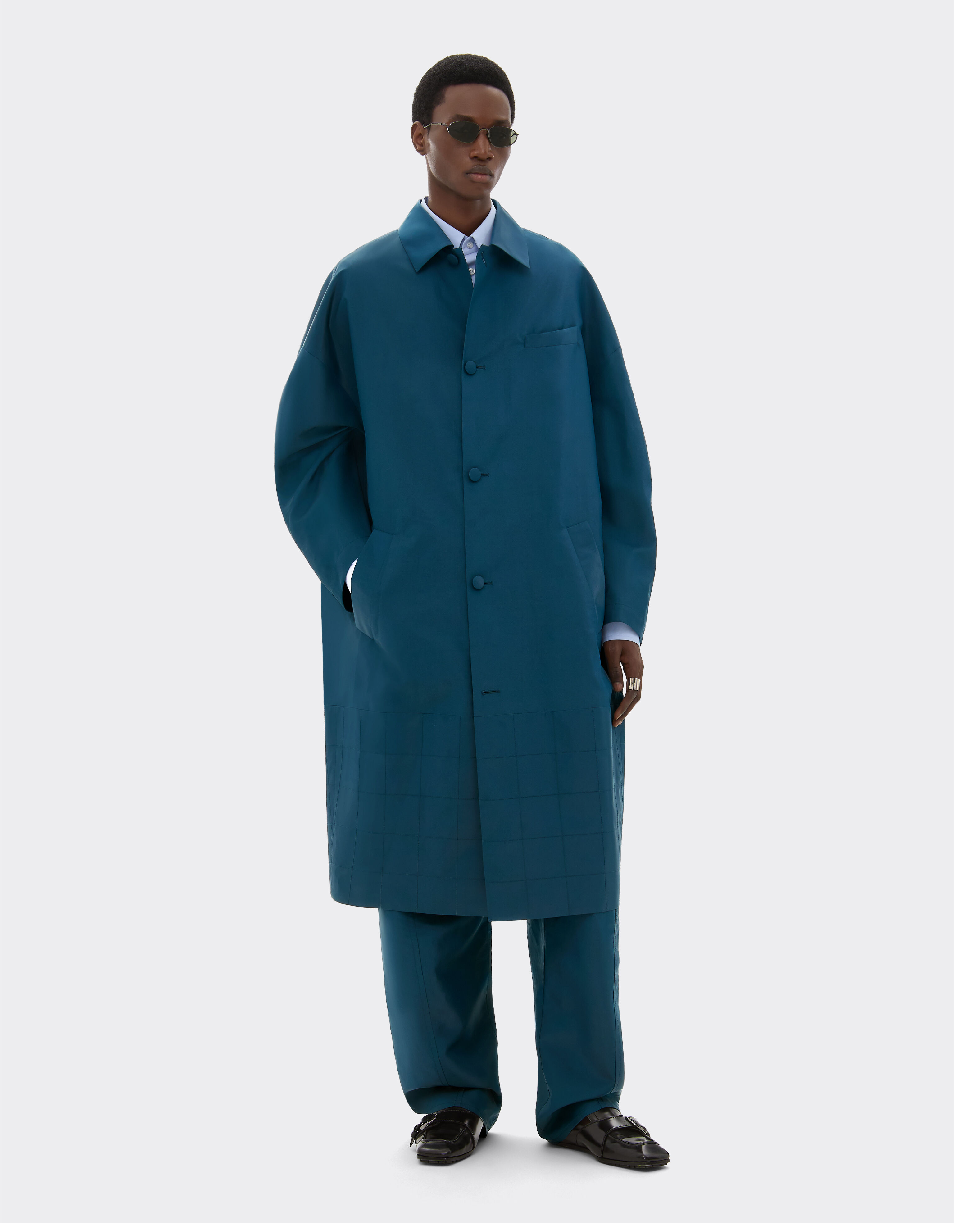 ピーコックブルーのメンズ イリディシェントナイロンツイル コート