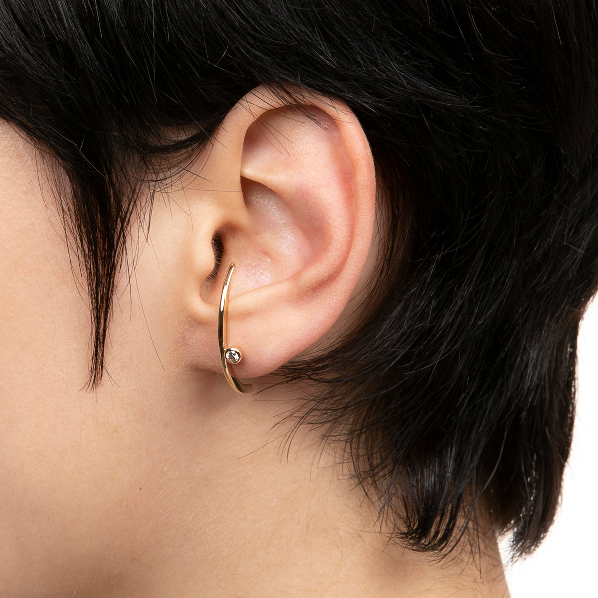 BOW ダイヤモンド ピアス