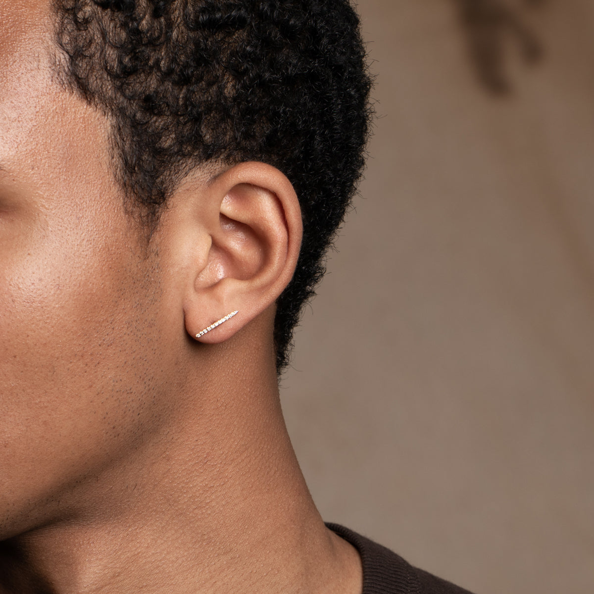 GOSSAMER ショートバー ダイヤモンド ピアス
