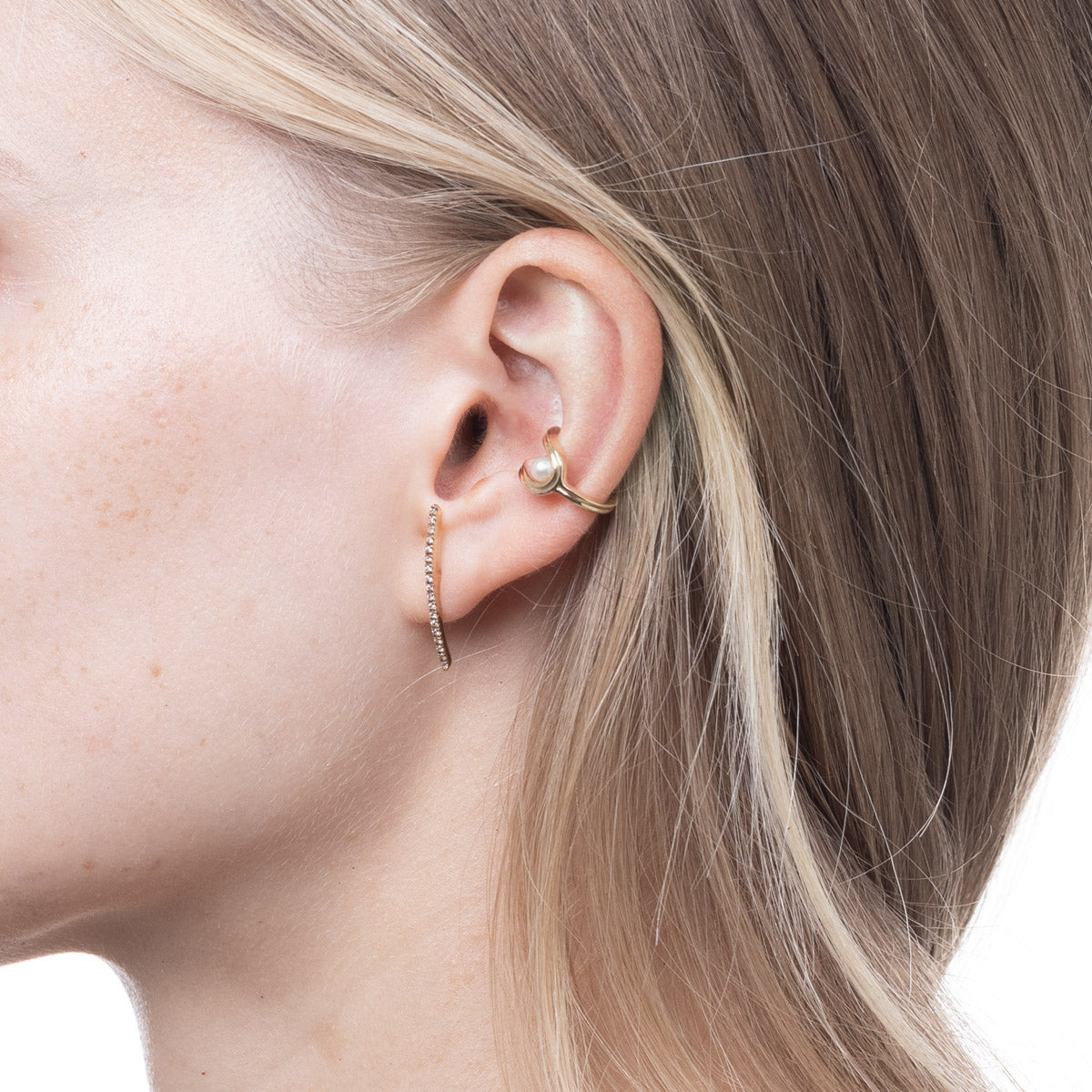 GOSSAMER ロングバー ダイヤモンド ピアス