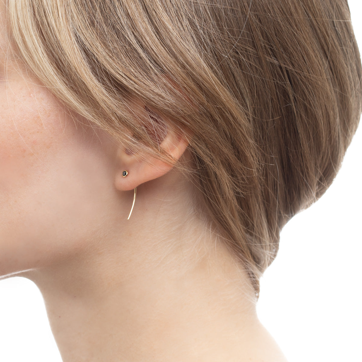 K18 ALL ABOUT BASICS ブラックダイヤモンド ショートアロー ピアス