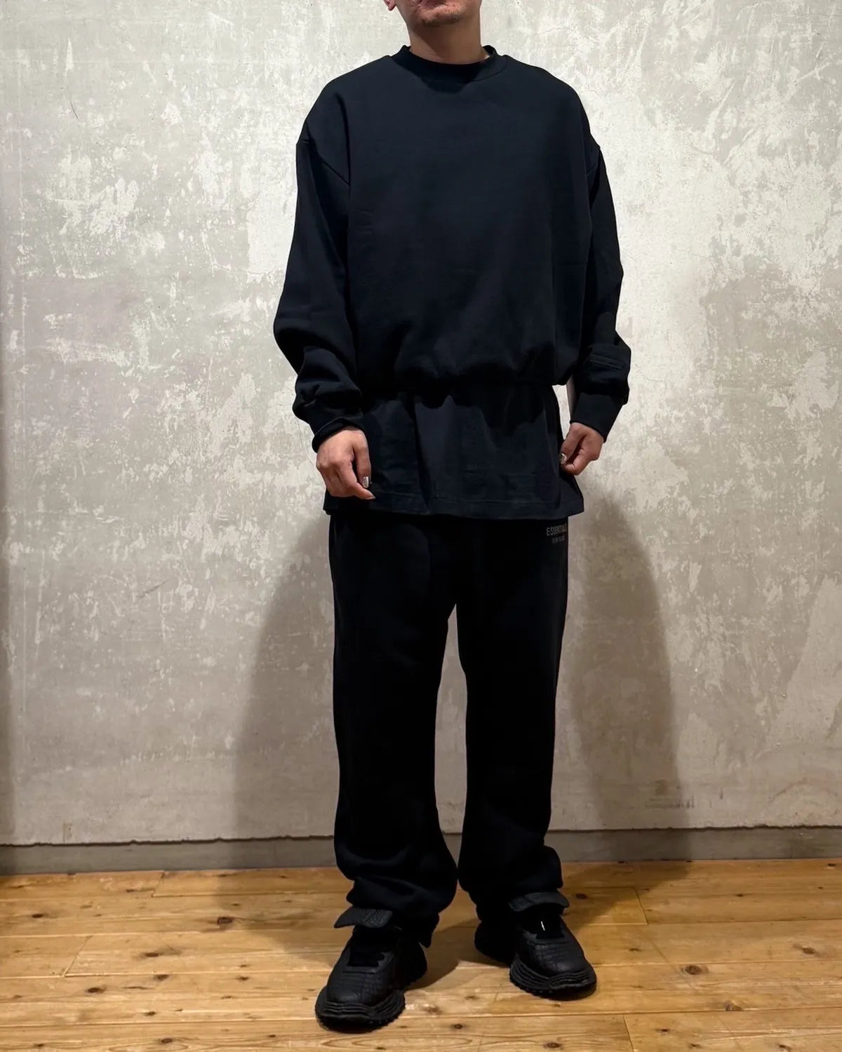 ESSENTIALS（エッセンシャルズ）/ CLASSIC FIT FLEECE CREWNECK | 公式