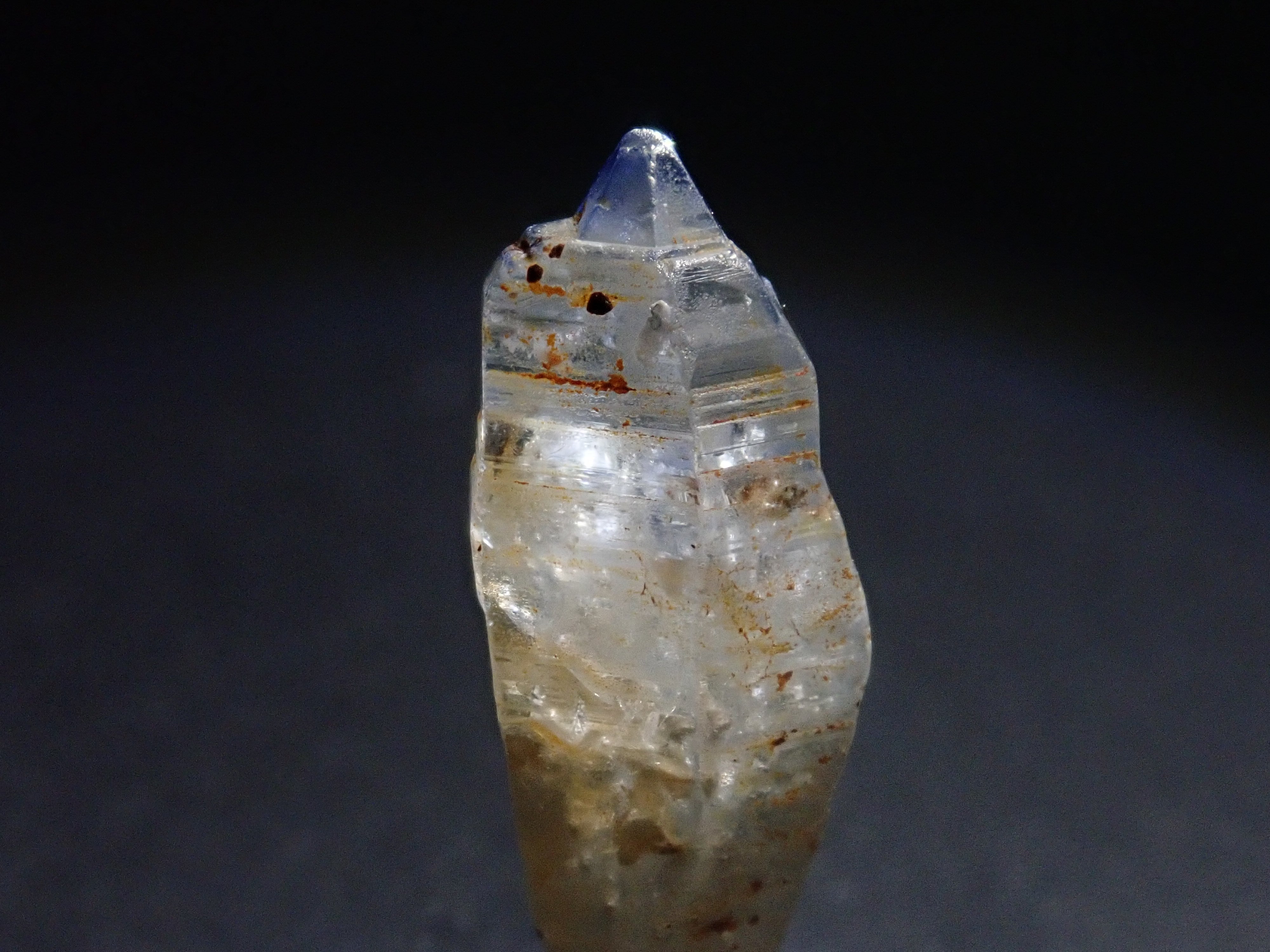 スリランカ産グラスボディ（サファイアクリスタル） 8.654ct原石