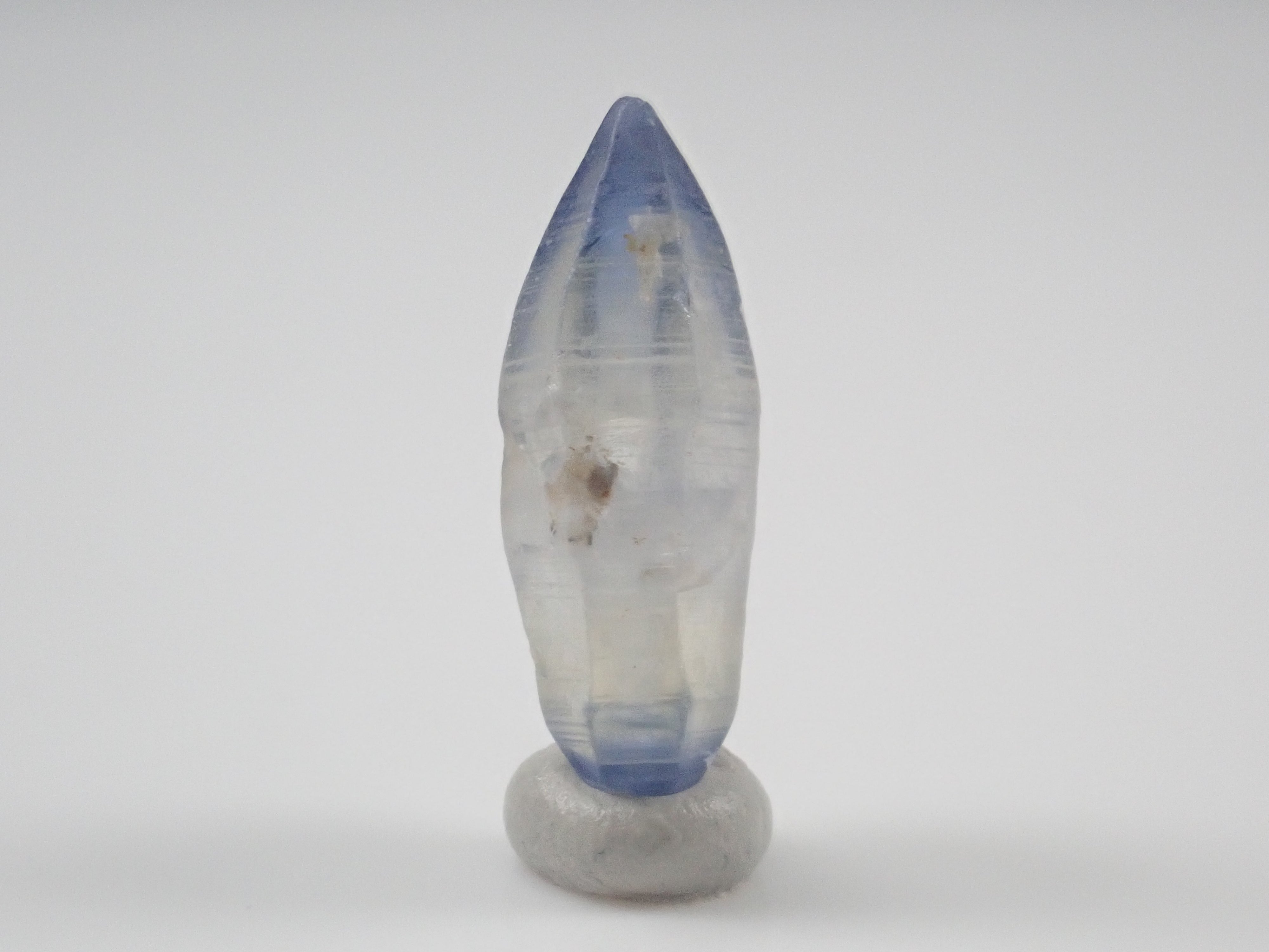 スリランカ産グラスボディ（サファイアクリスタル） 7.983ct原石