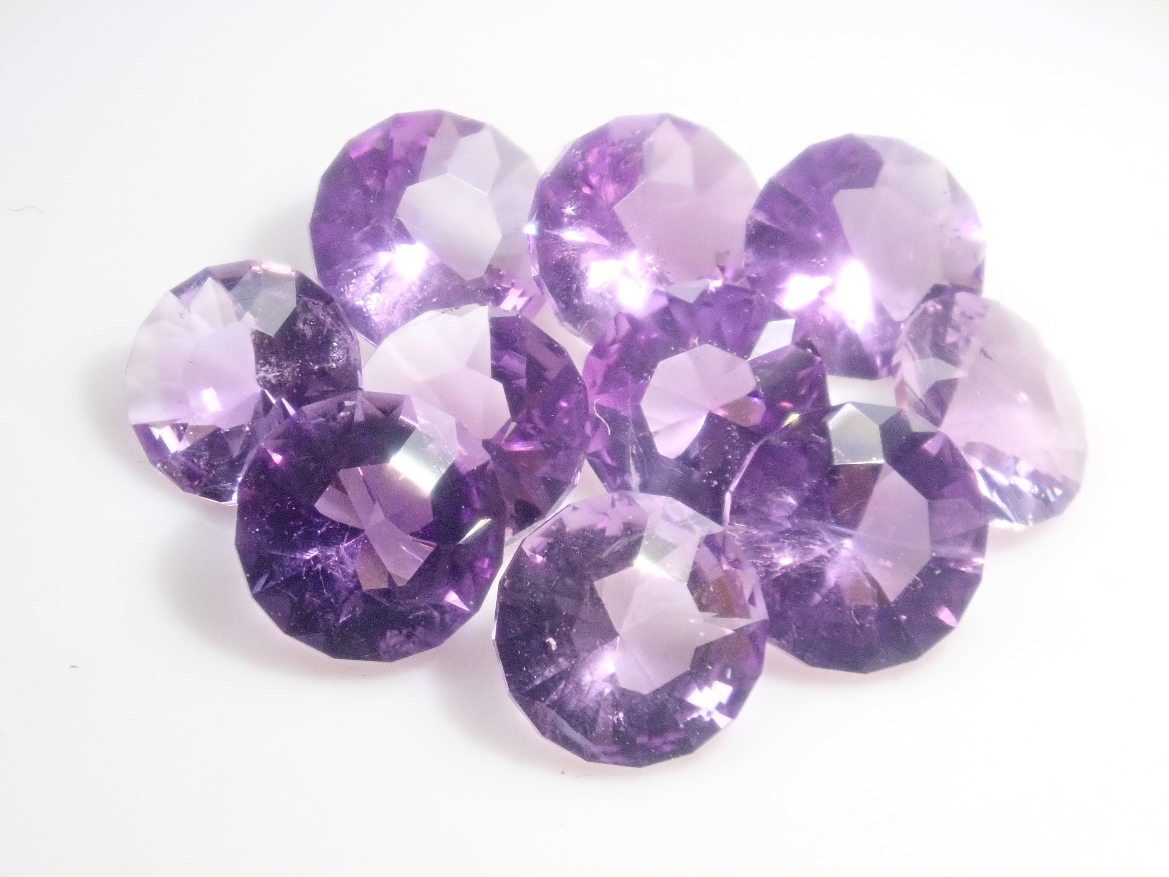 サンジェ氏カットのアメジスト1石(5.0-5.5mm、特殊カットのラウンド