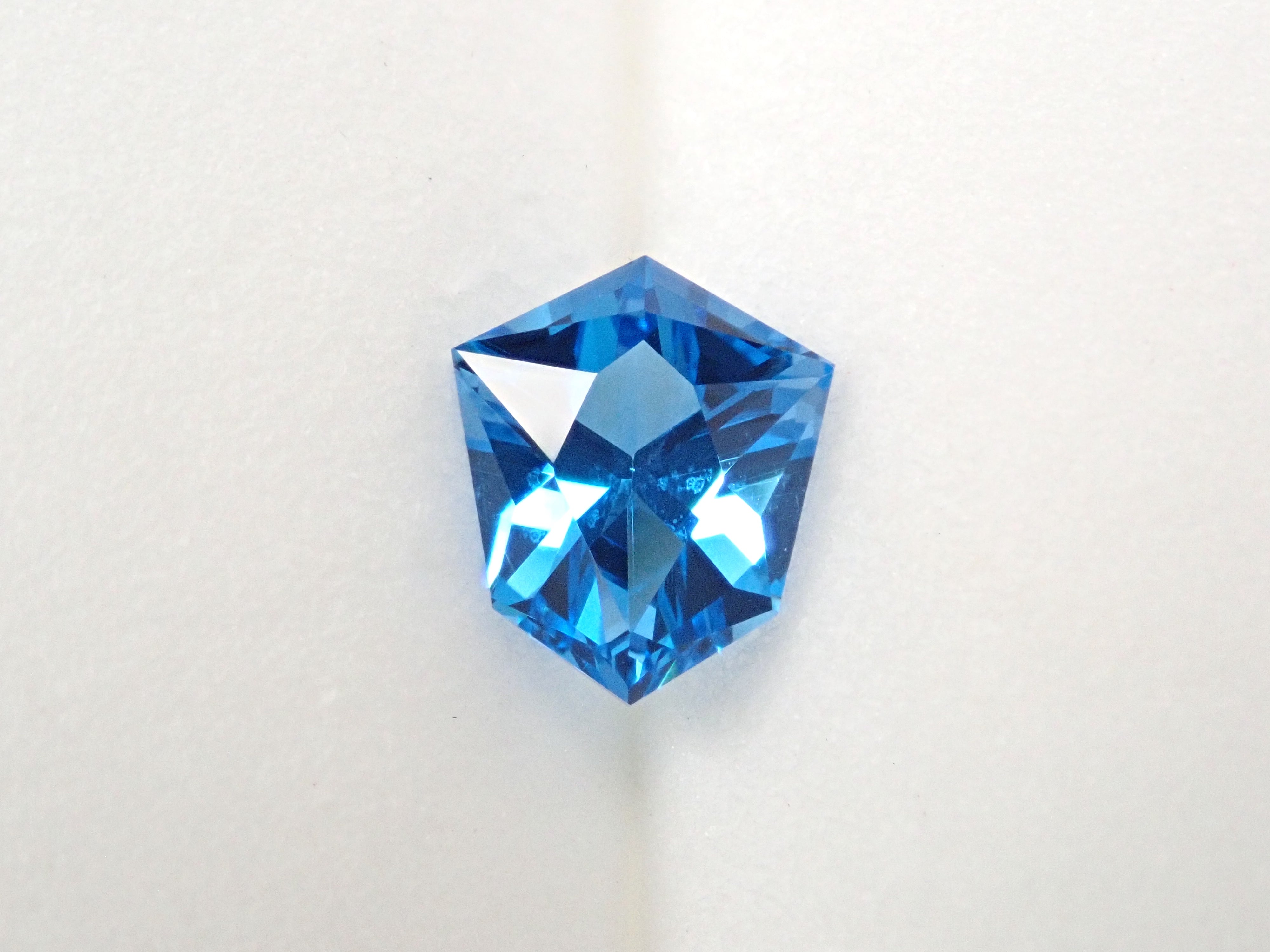 ブラジル産スイスブルートパーズ 1.042ctルース