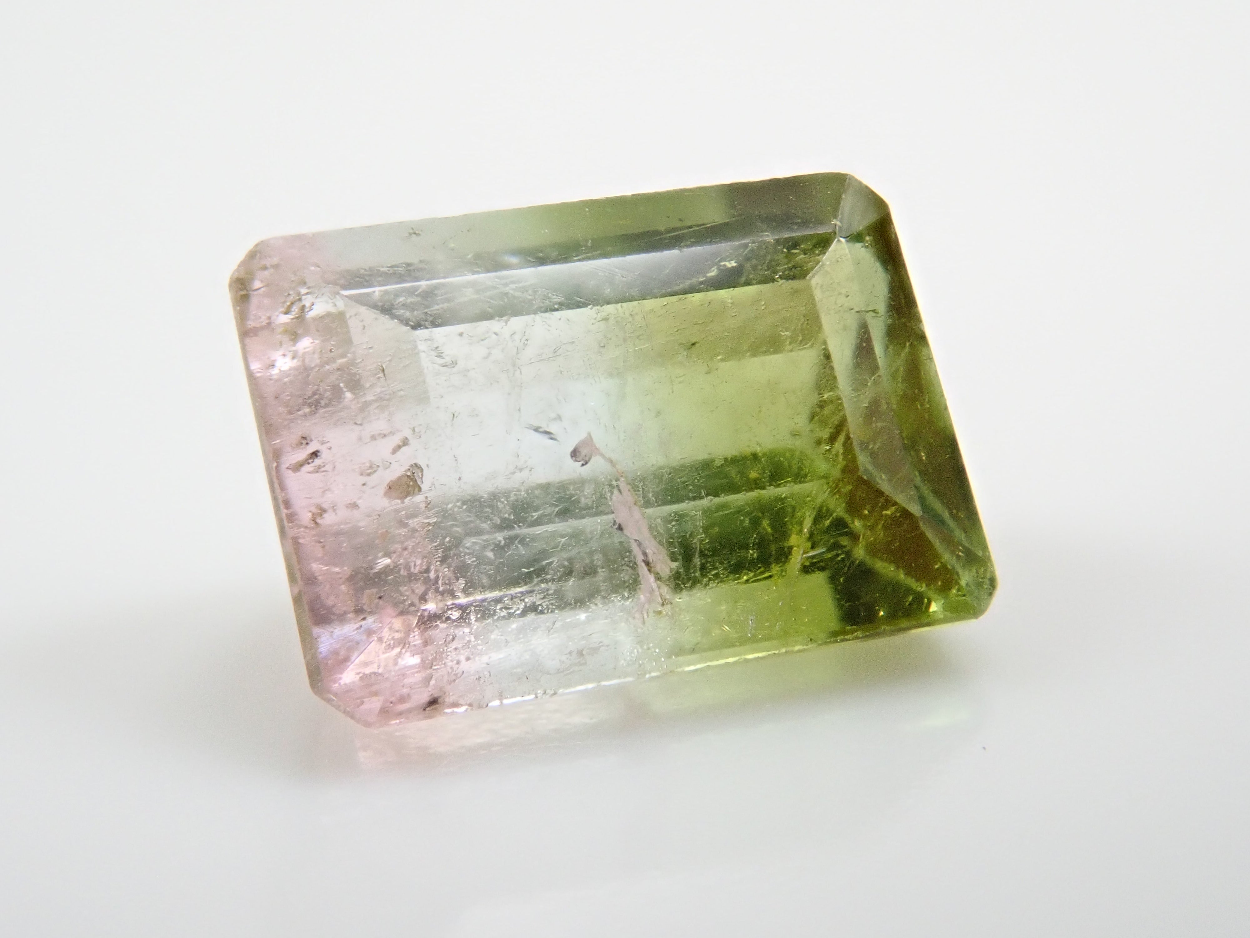 ブラジル産バイカラートルマリン 1.554ctルース（トリカラートルマリン）