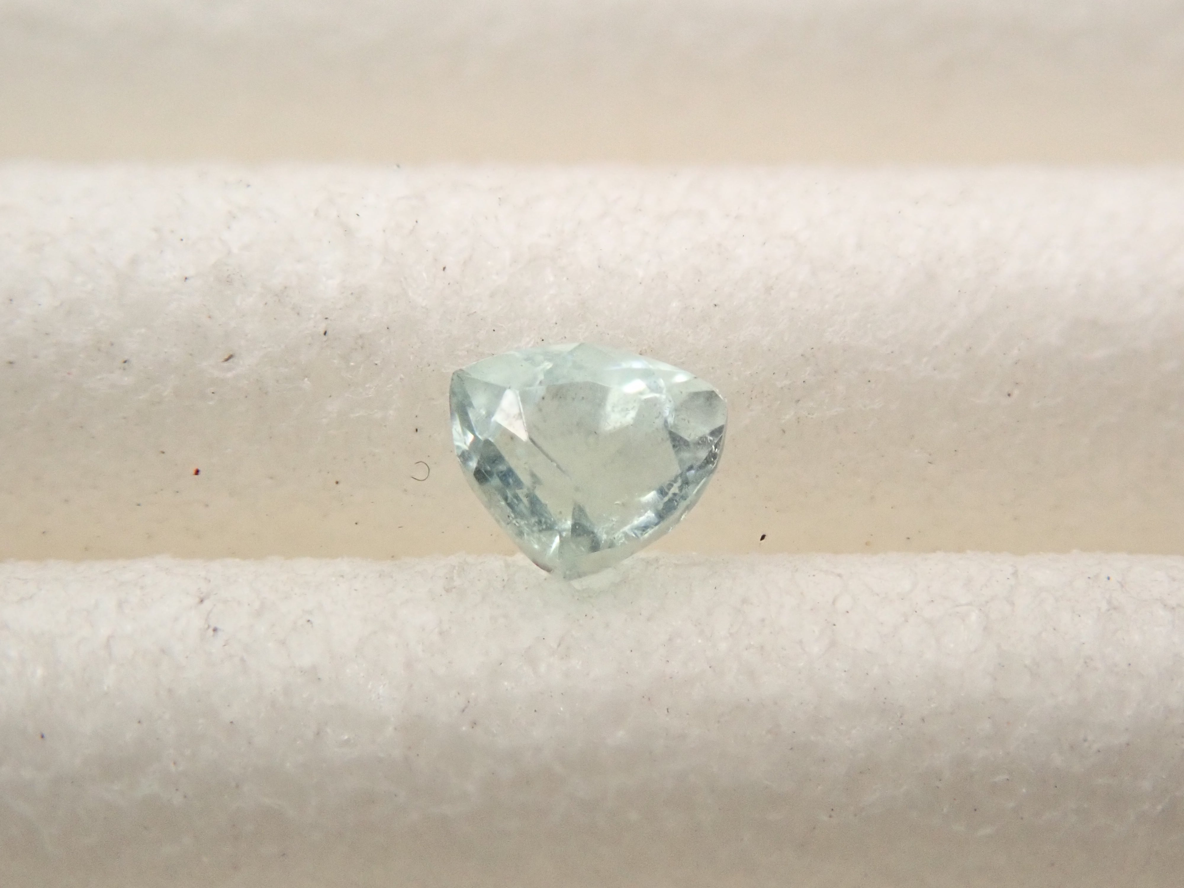 フォスフォフィライト 0.068ctルース