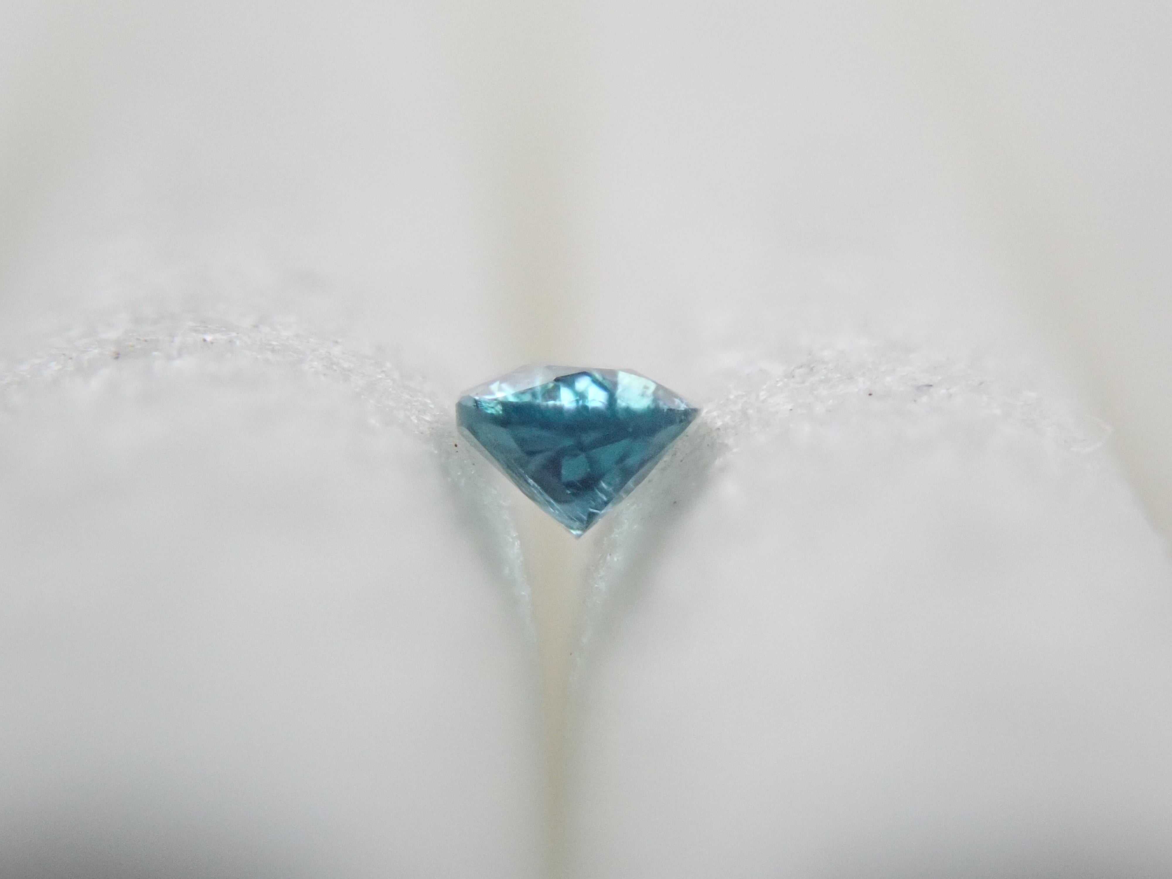 マダガスカル産ローレントーマサイト 0.022ctルース 日独