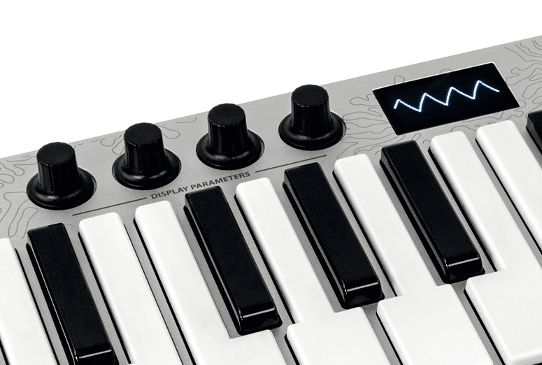 ESI Audiotechnikが、超薄型25鍵盤ポータブル・シンセサイザー「Xsynth