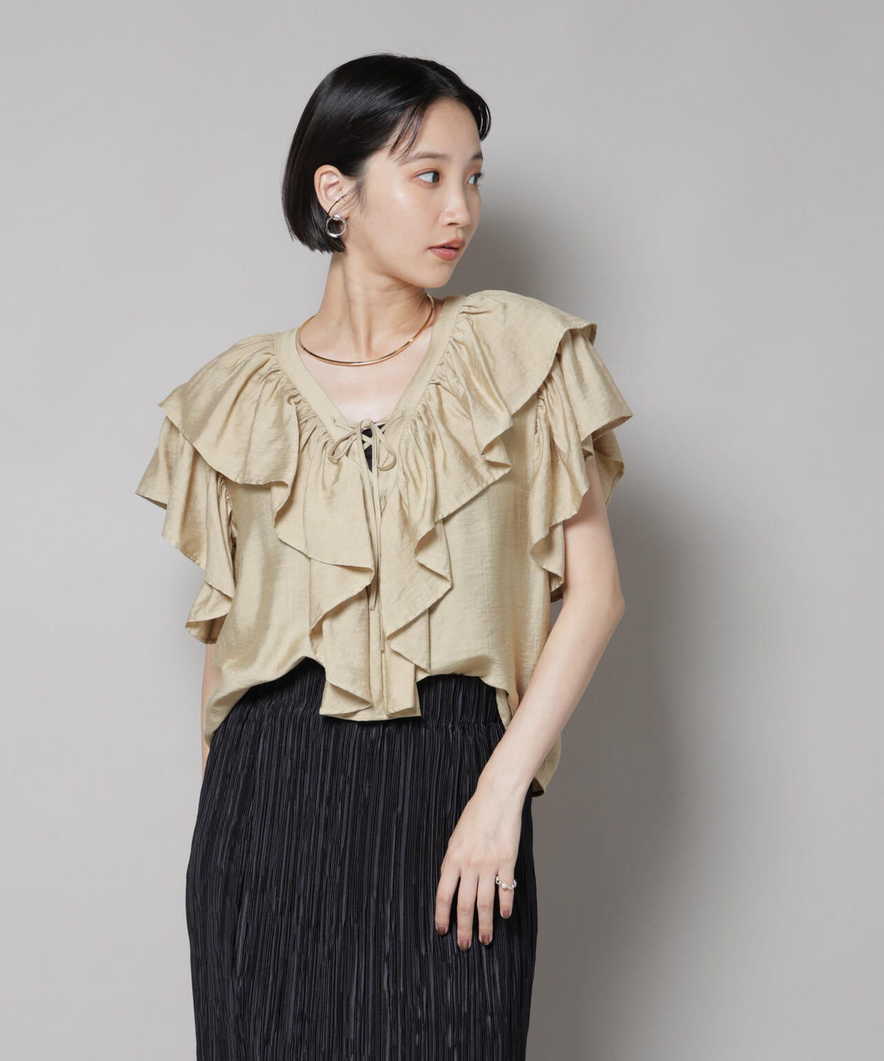 フリル ディティール フロント レースアップ ブラウス