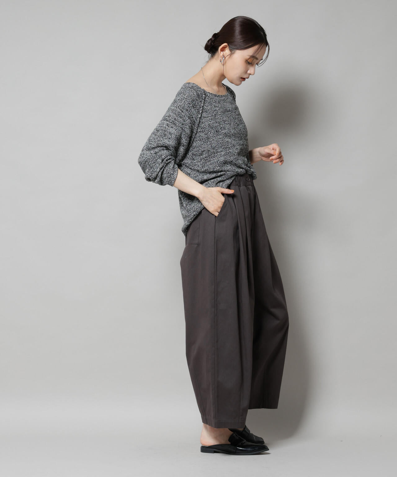 タック コクーン チノパンツ