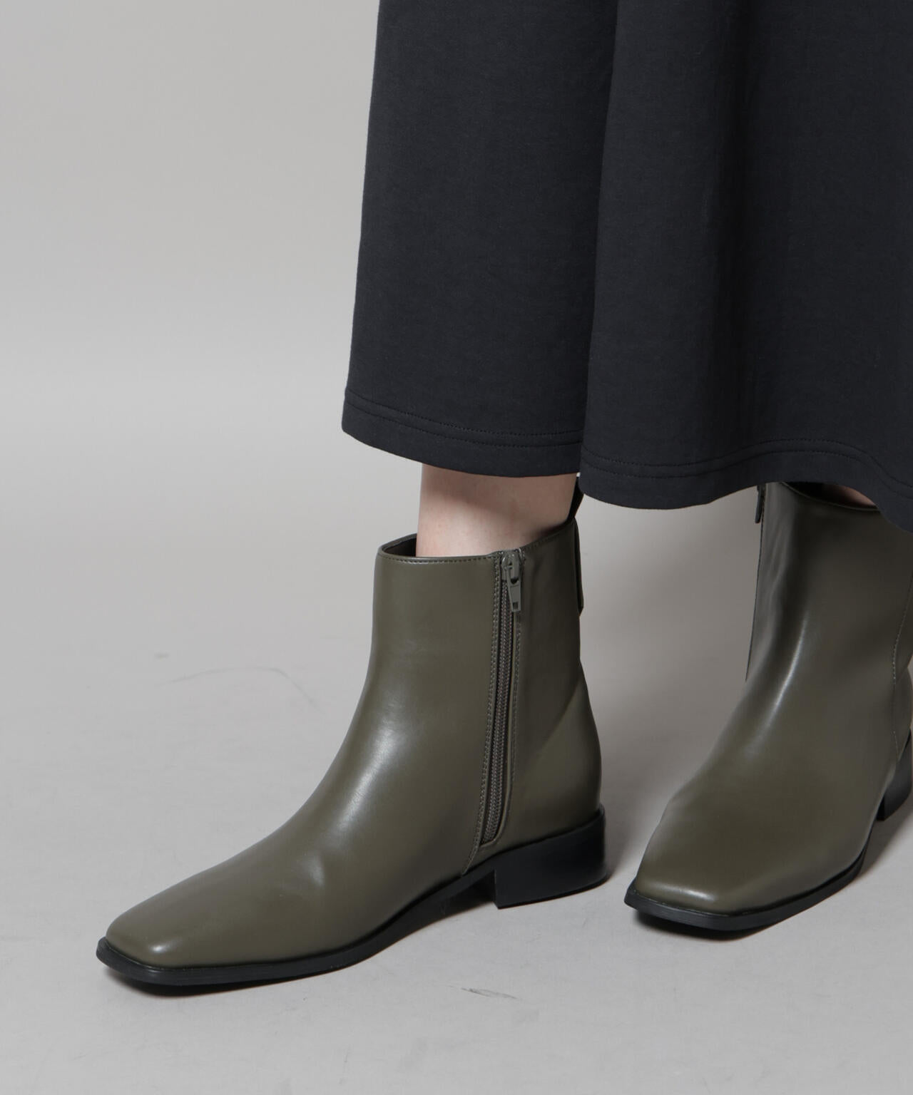 スクエアトゥ フラット ブーツ