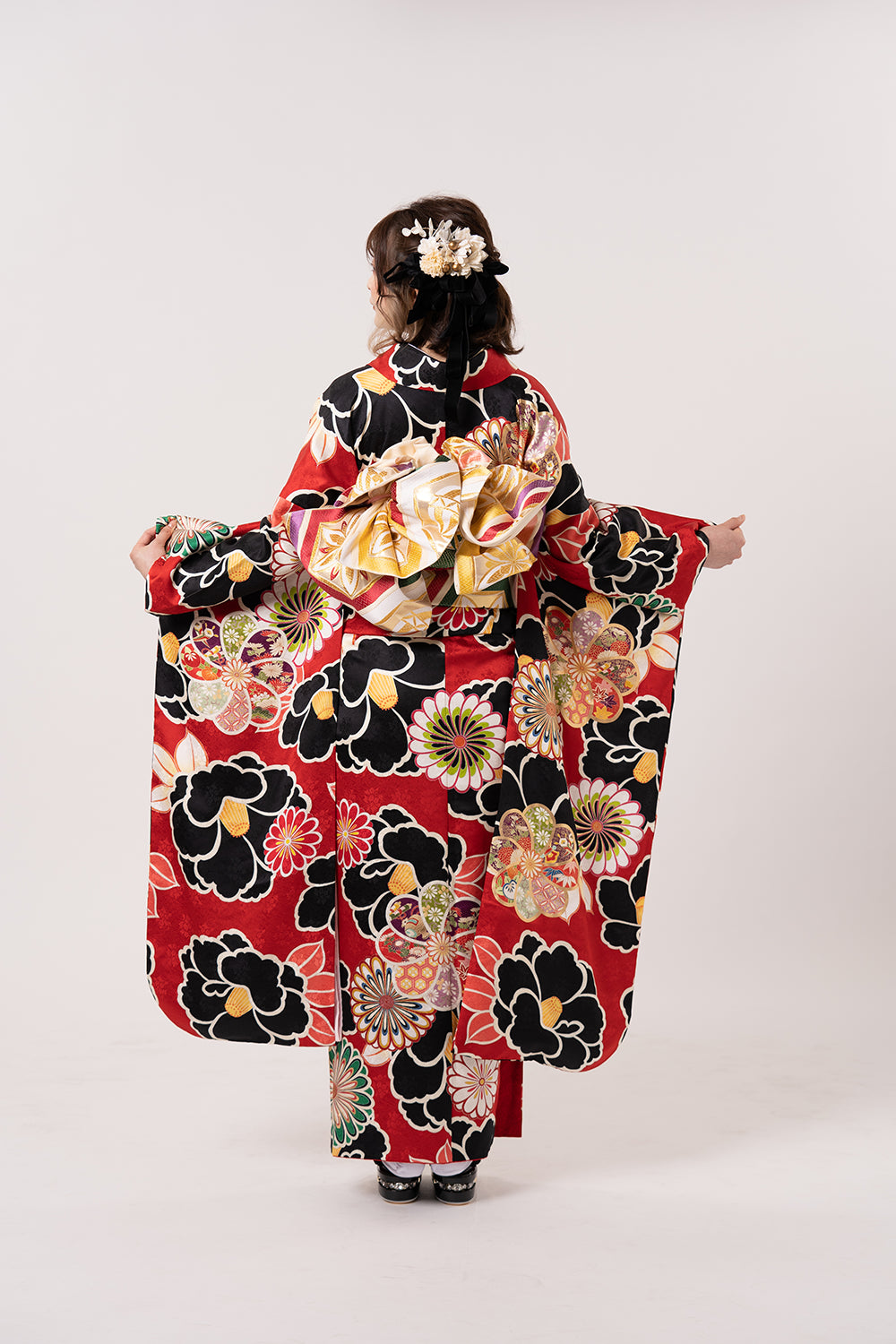 赤地黒椿総柄 振袖【099】 – SAKURA TOKYO
