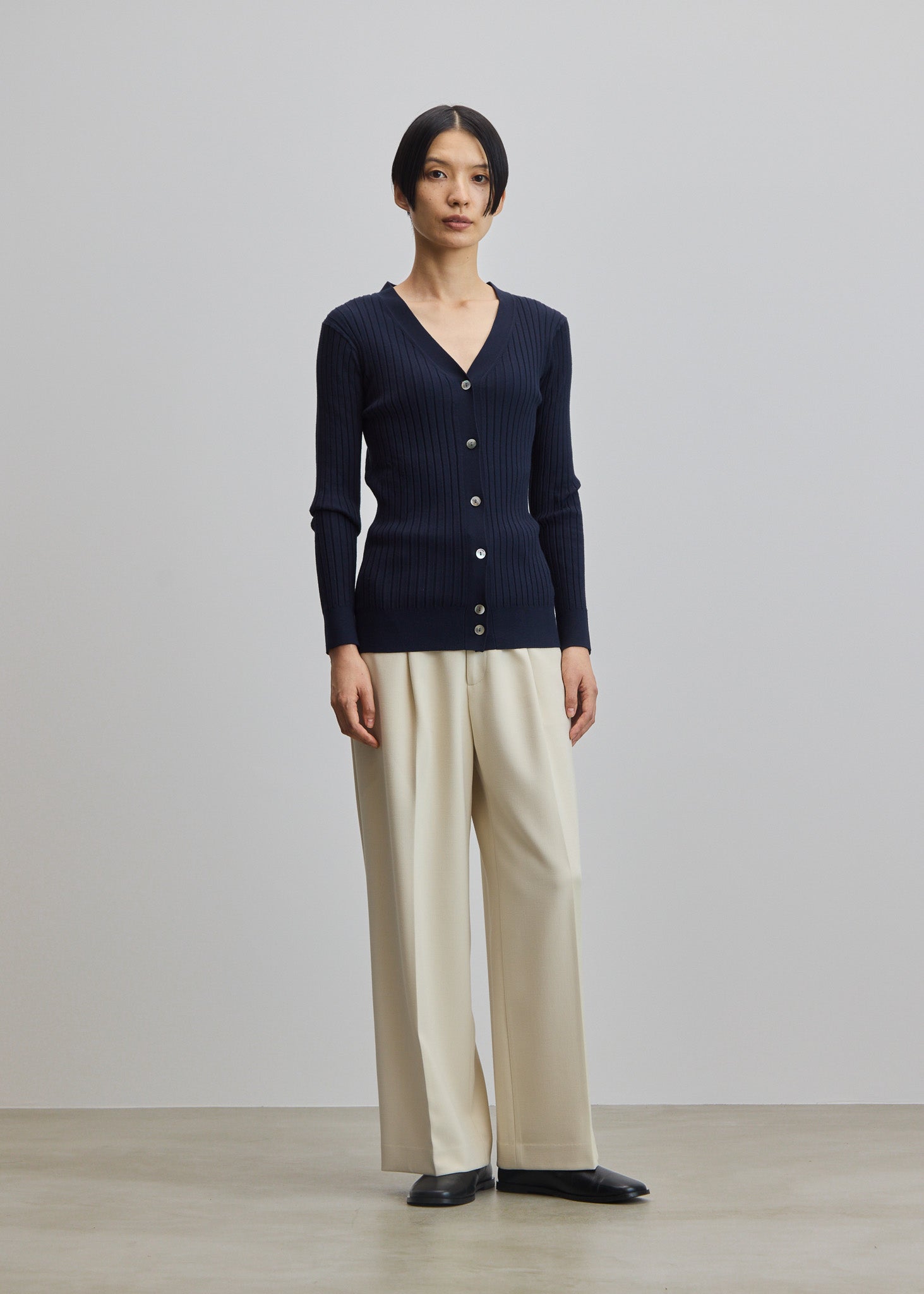 ワイドリブVネックカーディガン - SOÉJU online store｜上質な大人の