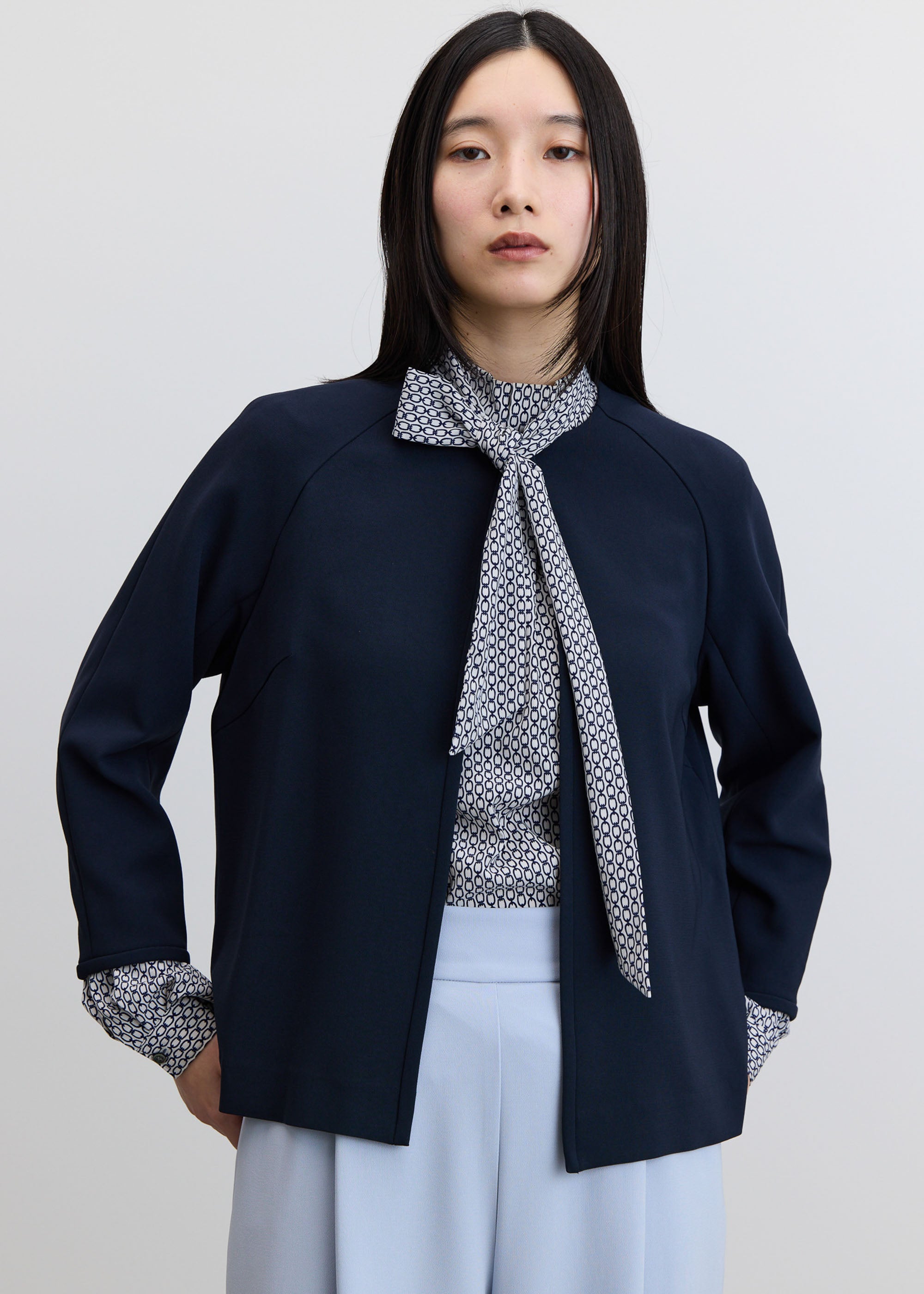 チェーン柄ボウタイブラウス - SOÉJU online store｜上質な大人の女性