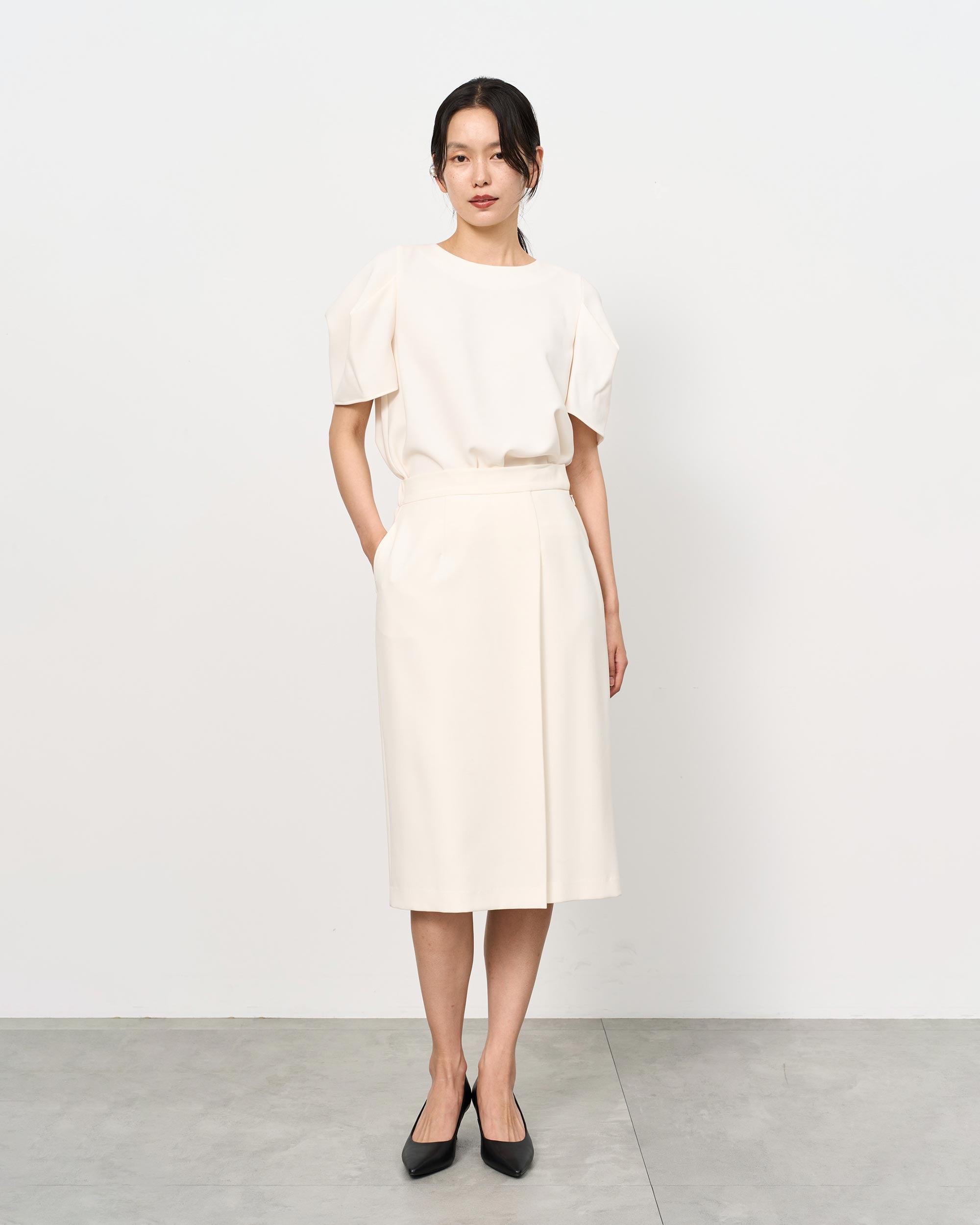 肩タックブラウス - SOÉJU online store｜上質な大人の女性のための