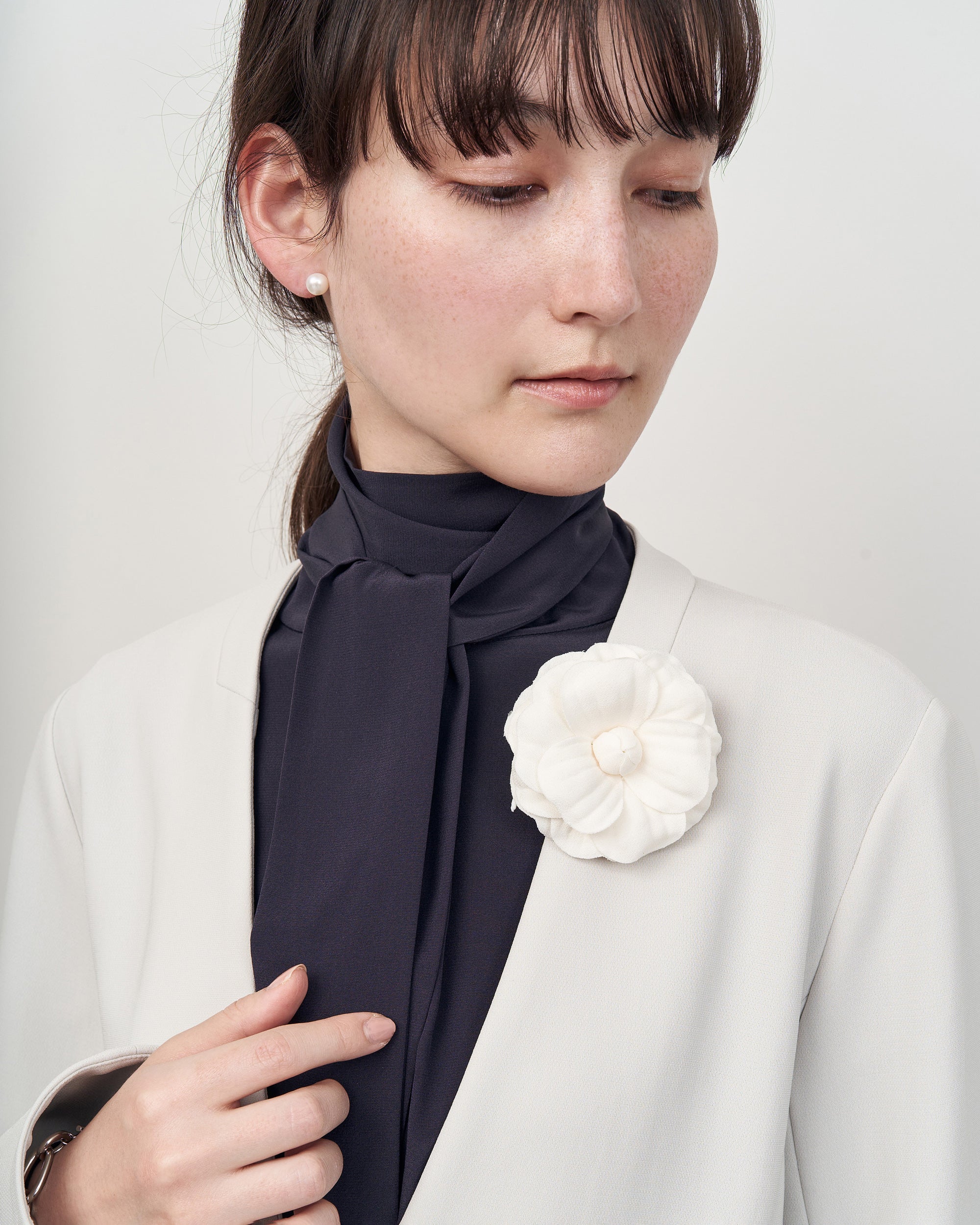 カメリアコサージュ - SOÉJU online store｜上質な大人の女性のための