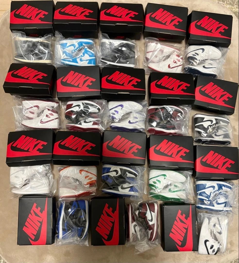 Bandai x Nike - BLIND BOX - Air Jordan 1 High 85 Miniature