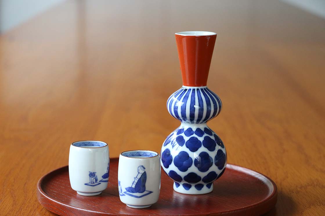 九谷焼とは。豪快な線・鮮やかな「五彩」の特徴とミステリアスな歴史