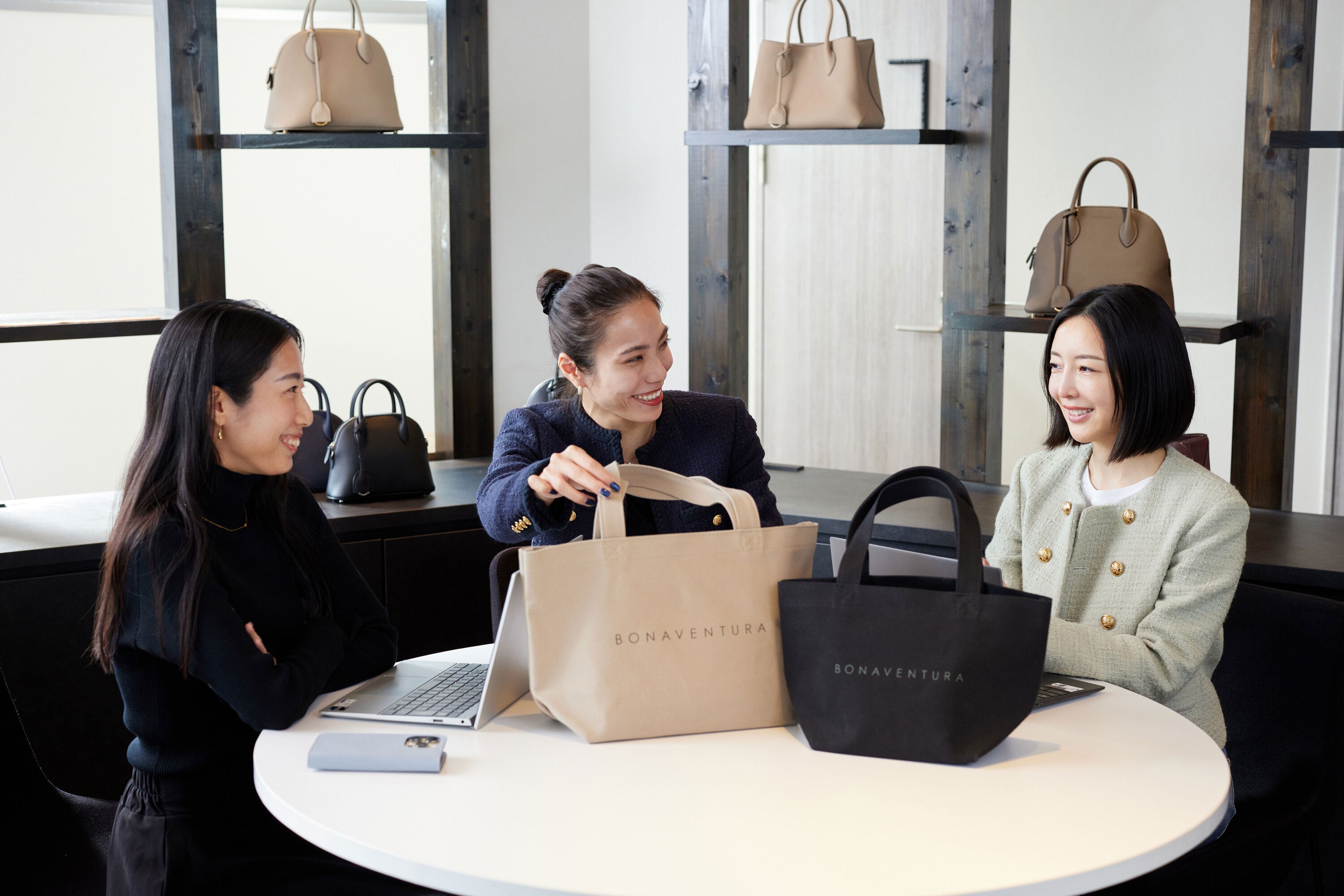 働き方の変化に伴って誕生した、上質なエコバッグ。日本チームの発案で