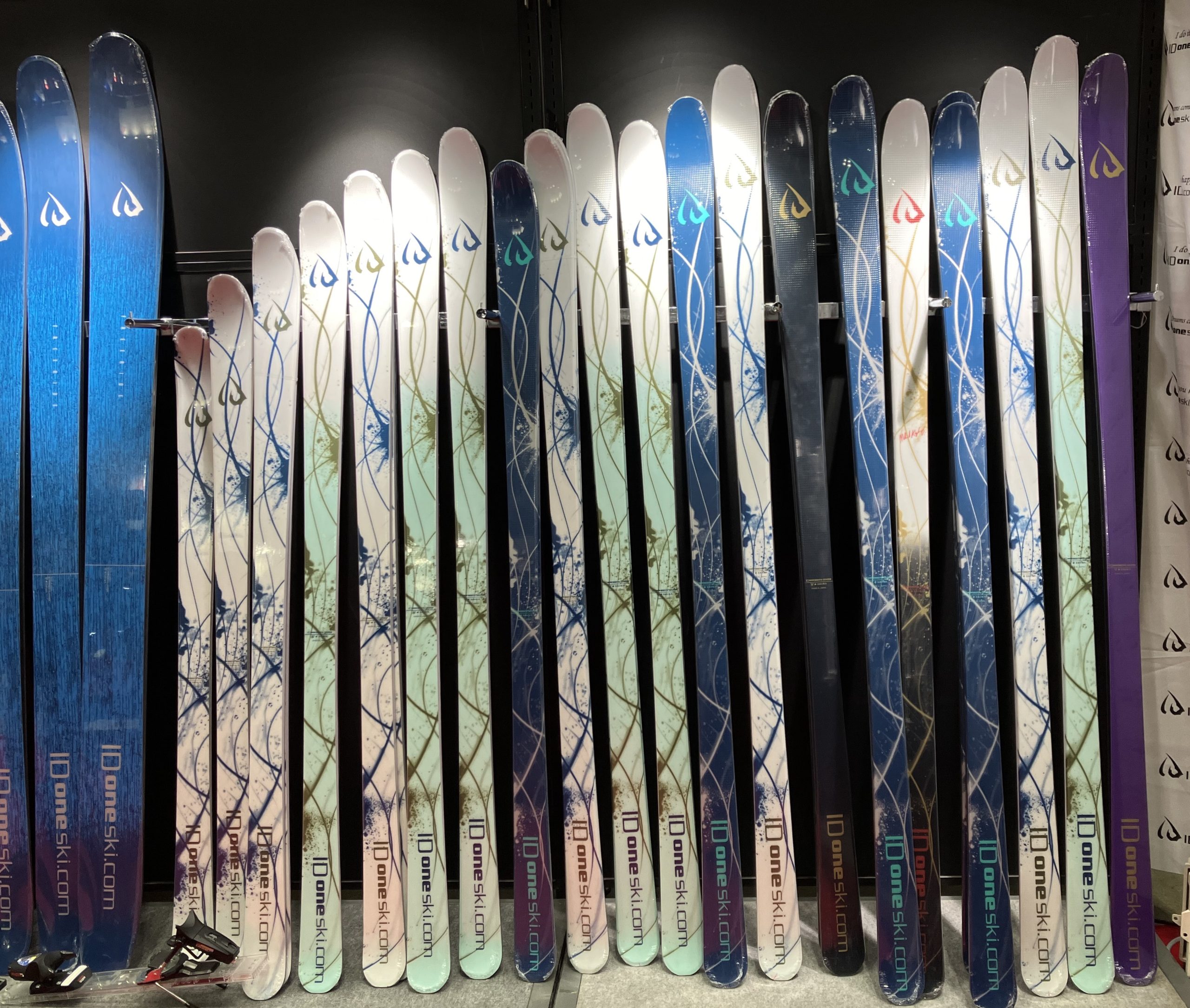 24-25季を彩るベースカラーはブラック＆ブルー｜ID one（アイディー