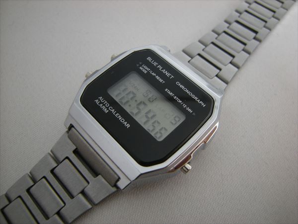 ダイソーの300円腕時計】チプカシ似の「ブループラネット」が素敵